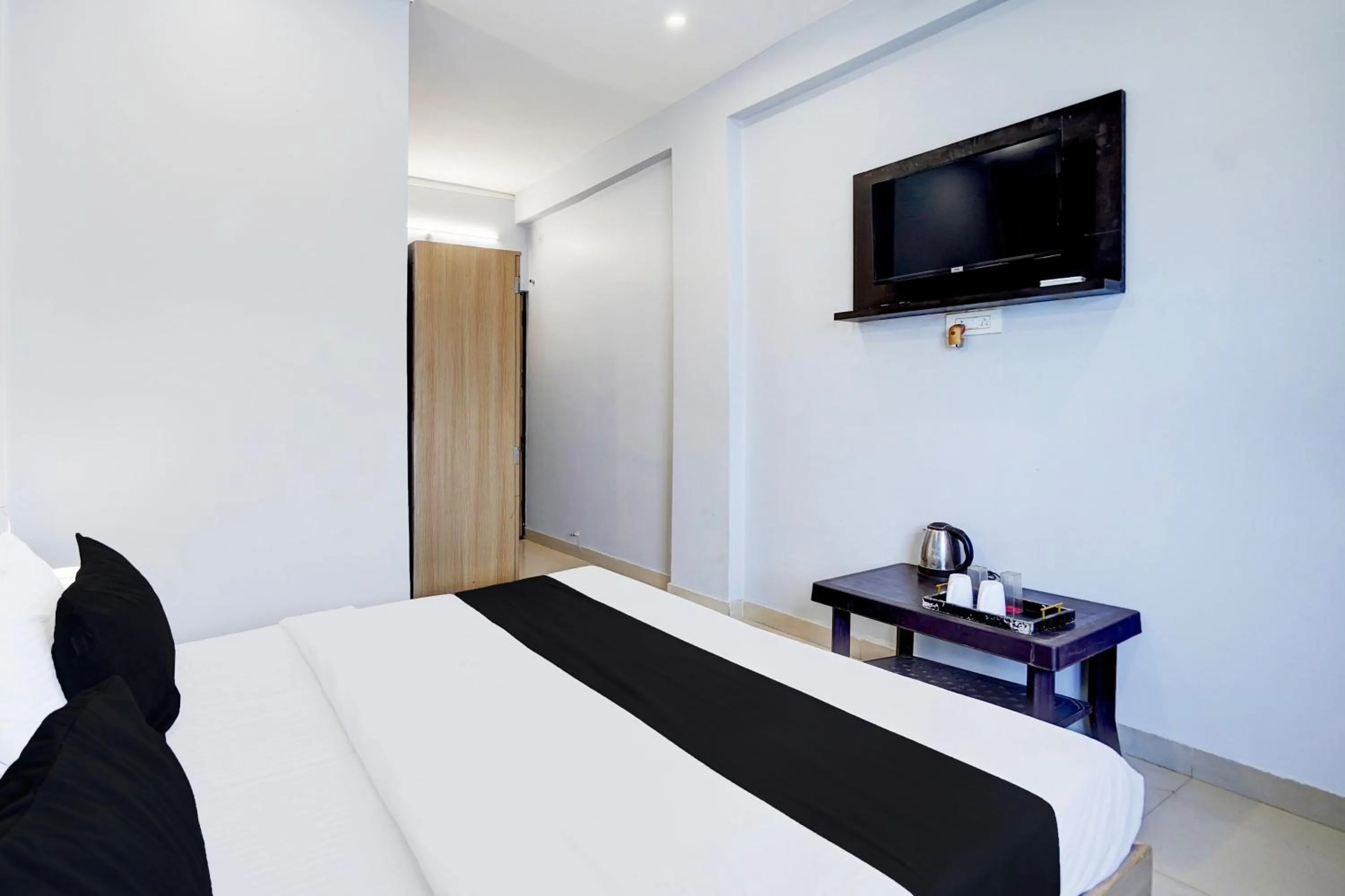 Bedroom, Bed in Super Hotel O BLW Kakarmatta Near Banaras Junction