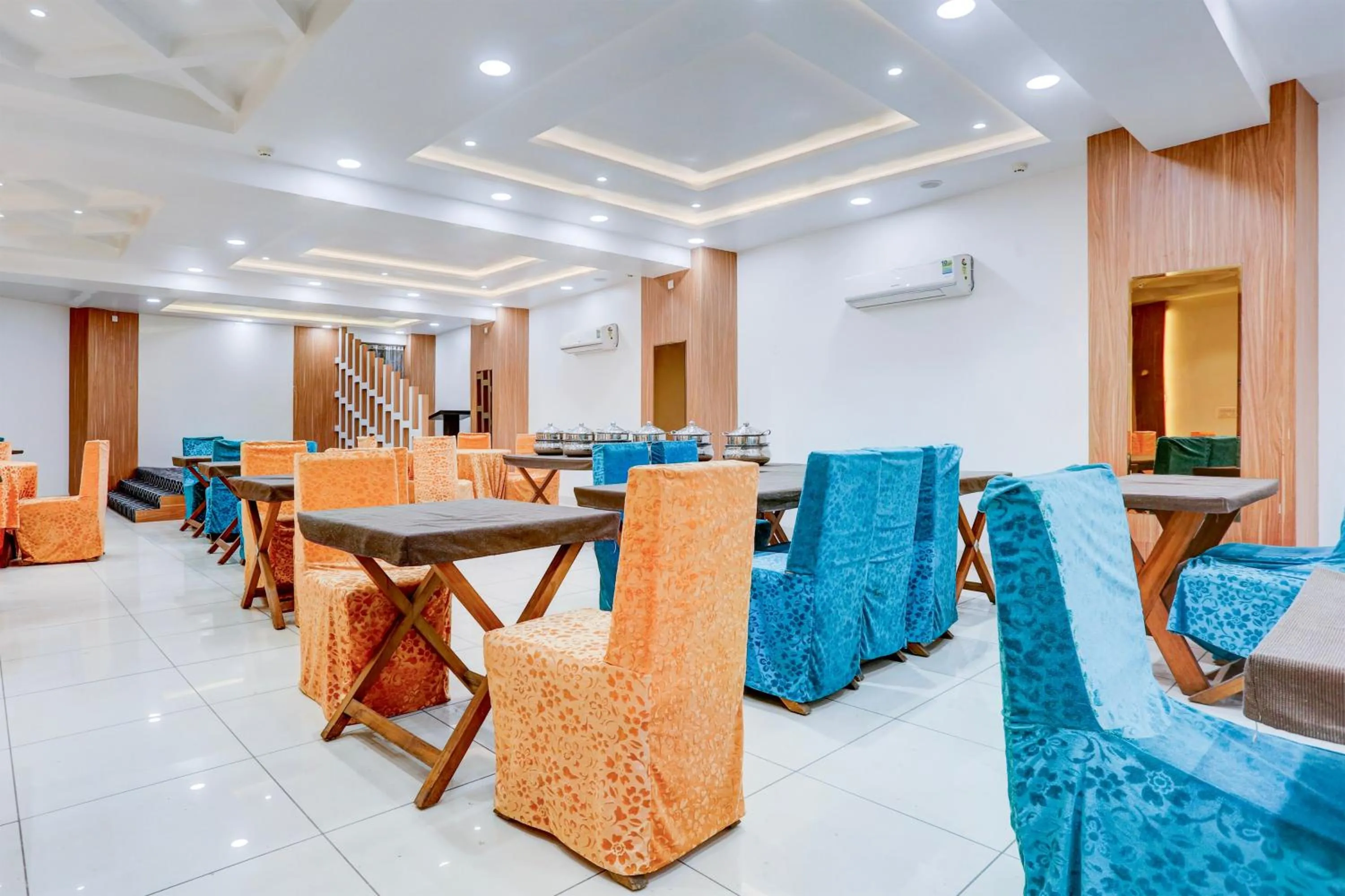 Restaurant/places to eat in Townhouse Model Town Rohtak Formerly Hotel Tathastu