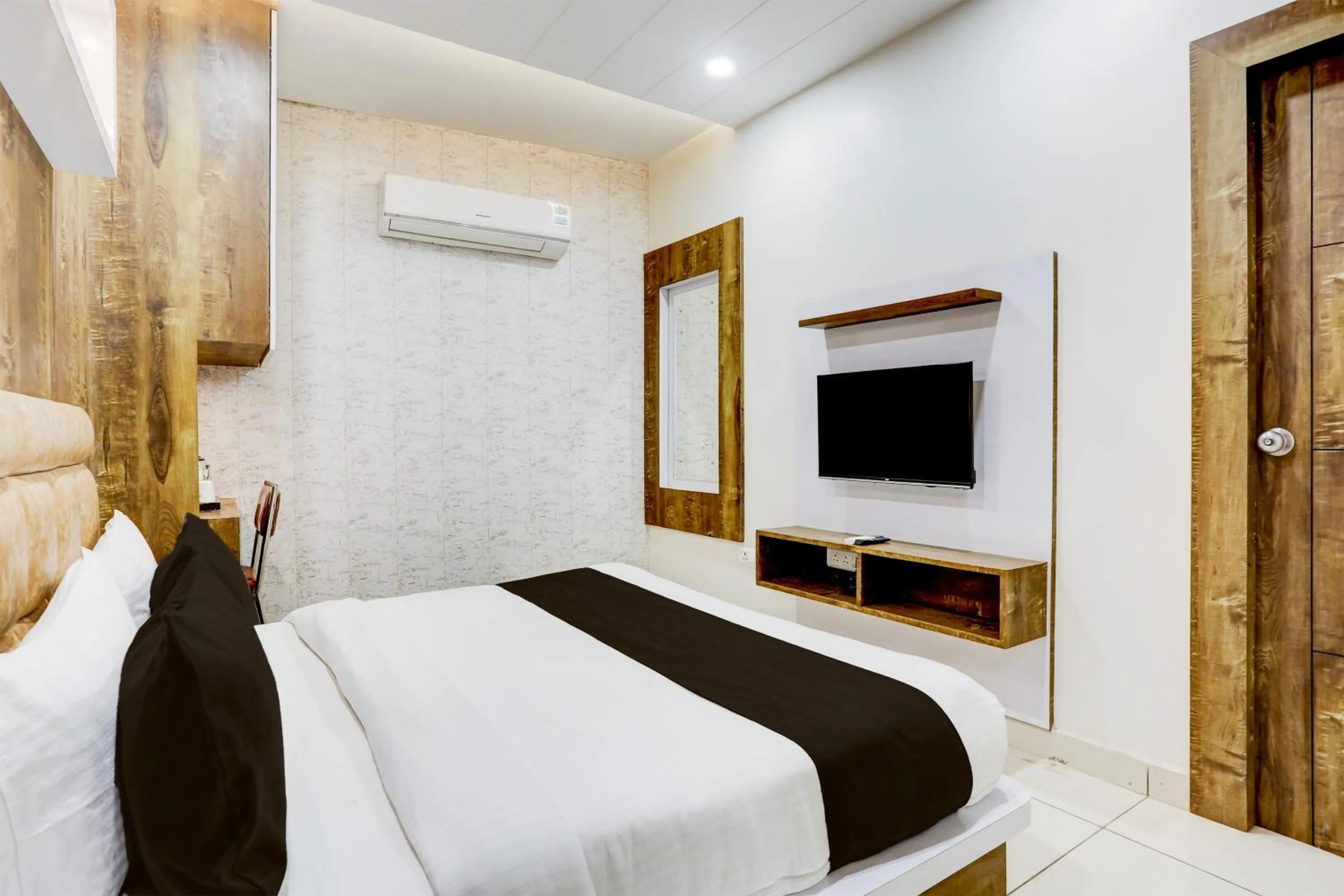 Bedroom, Bed in Townhouse Model Town Rohtak Formerly Hotel Tathastu