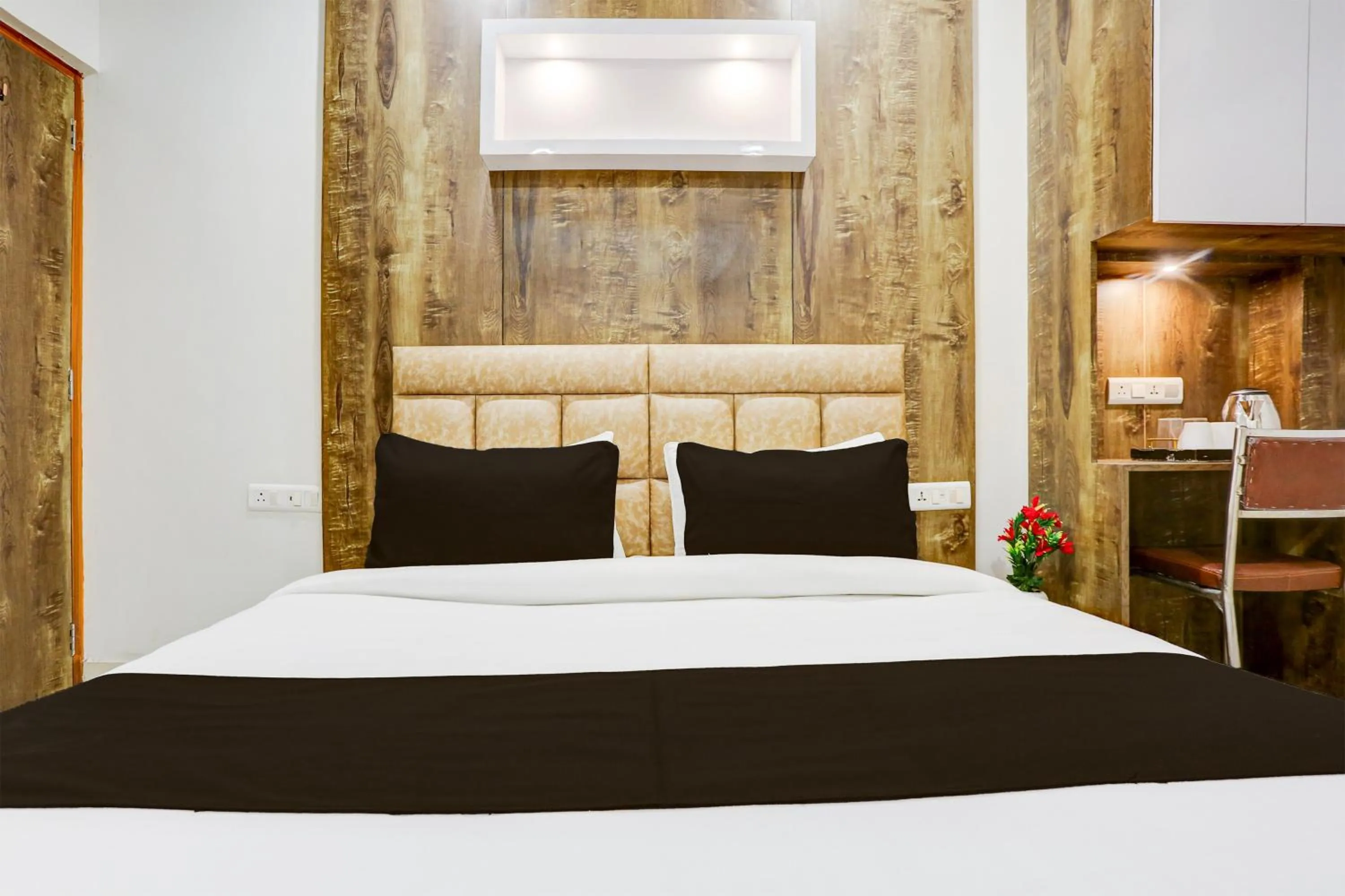 Bedroom, Bed in Super Townhouse Model Town Rohtak Formerly Hotel Tathastu