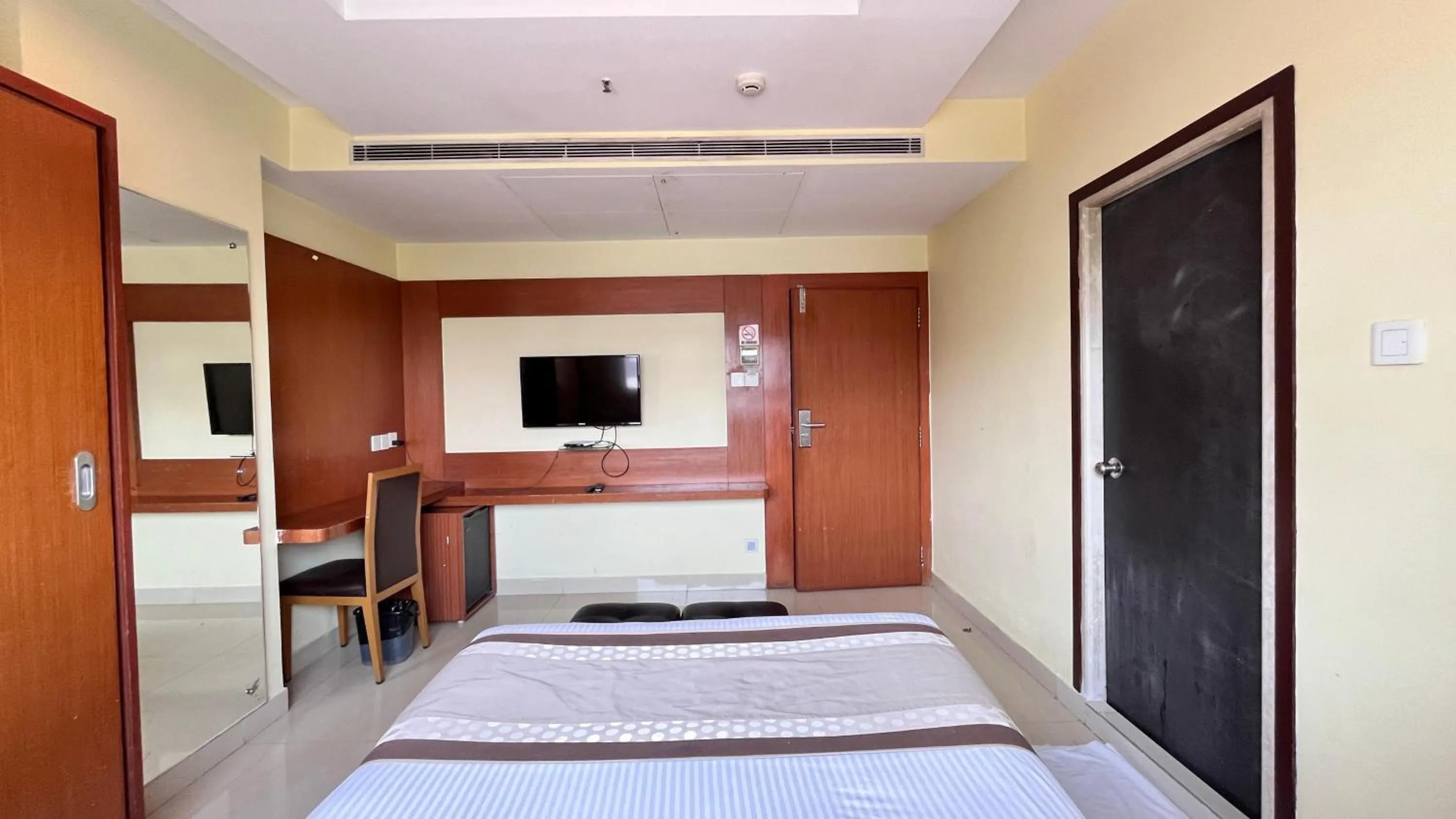 Bed in Hotel Diamonds Pearl