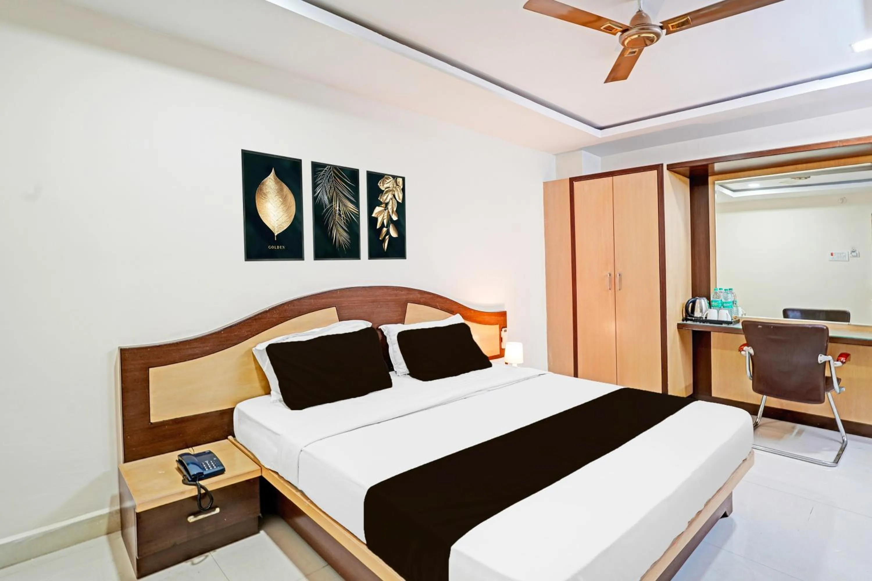 Bedroom, Bed in Hotel O Anantapur