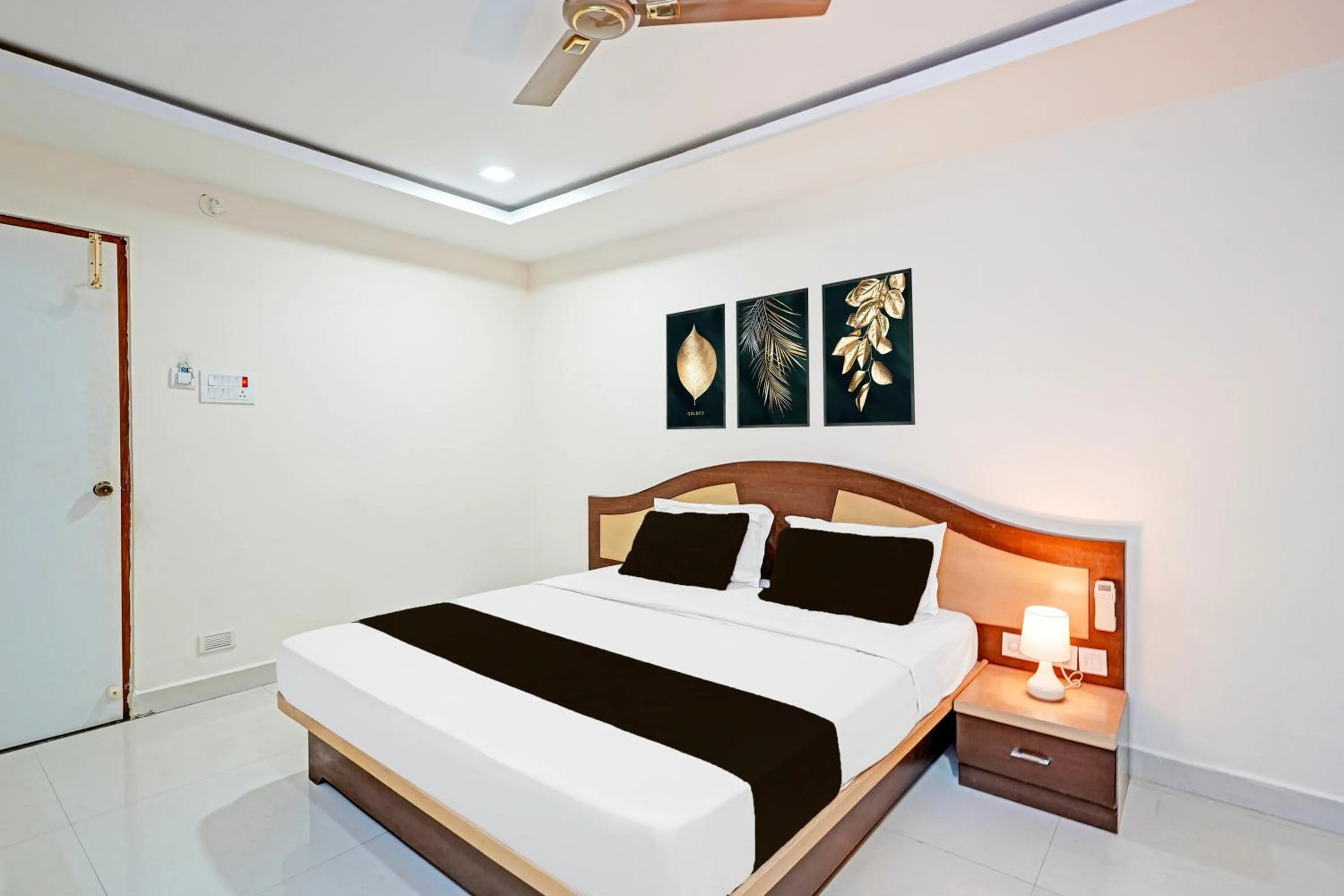 Bedroom, Bed in Hotel O Anantapur