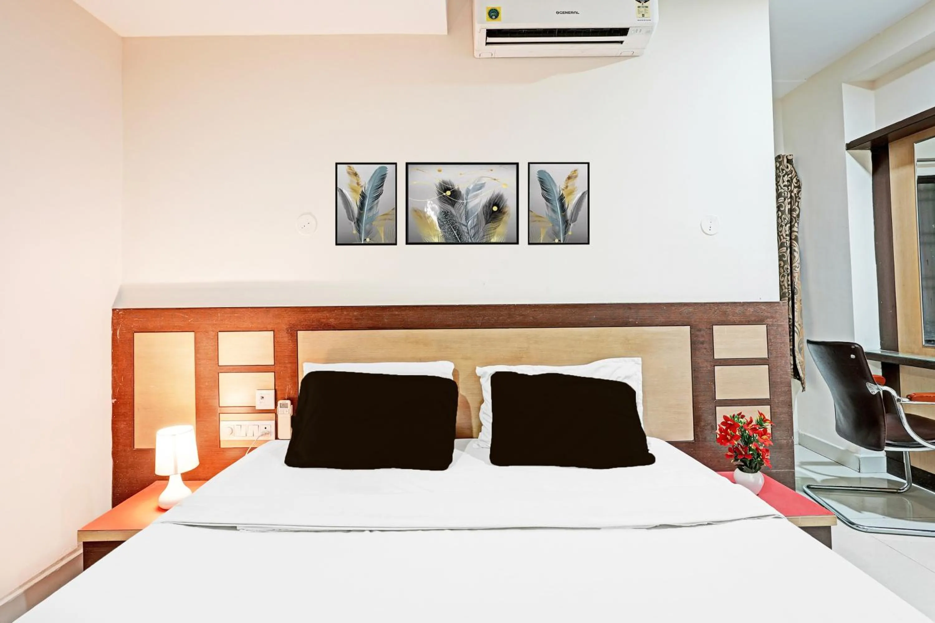 Bedroom, Bed in Hotel O Anantapur