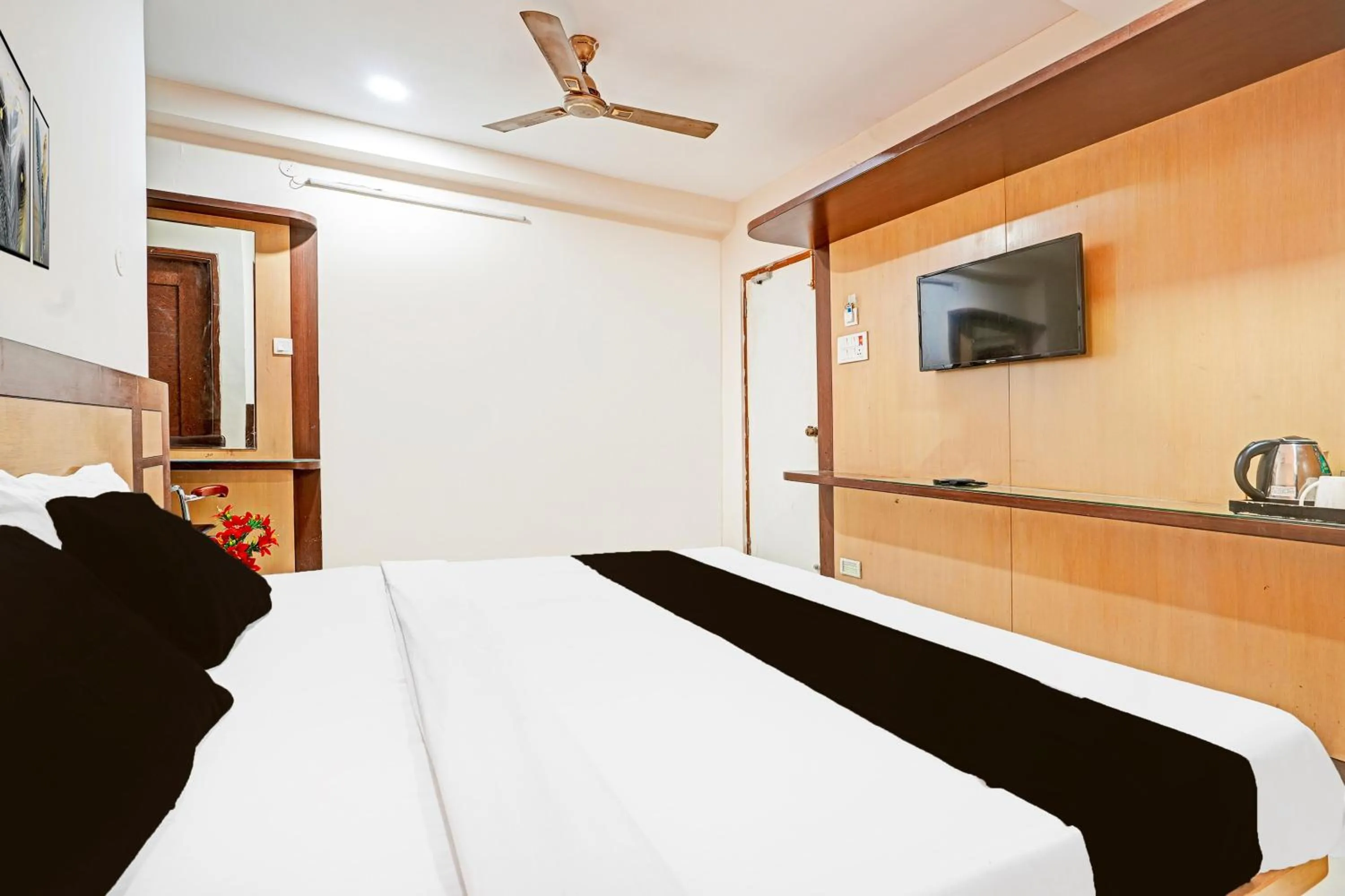 Bedroom, Bed in Hotel O Anantapur