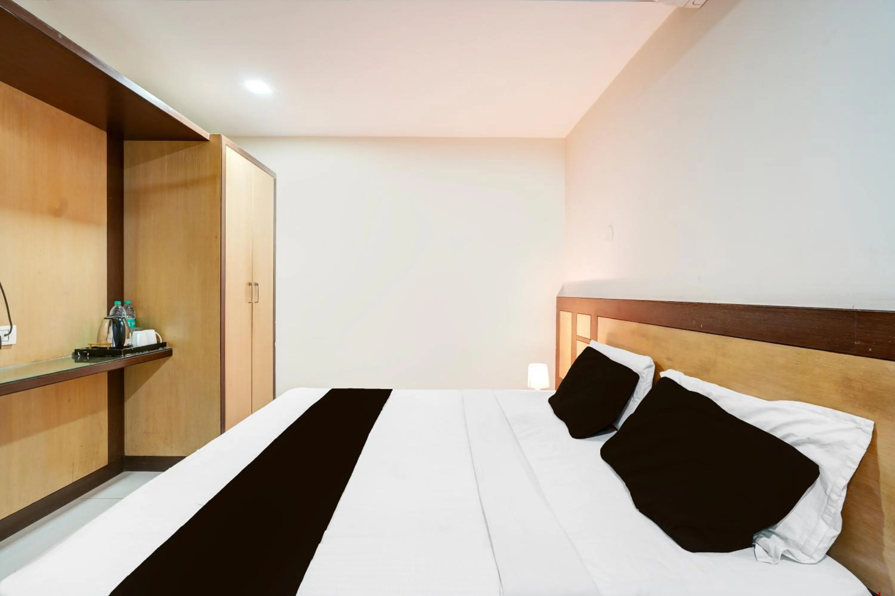 Bedroom, Bed in Hotel O Anantapur