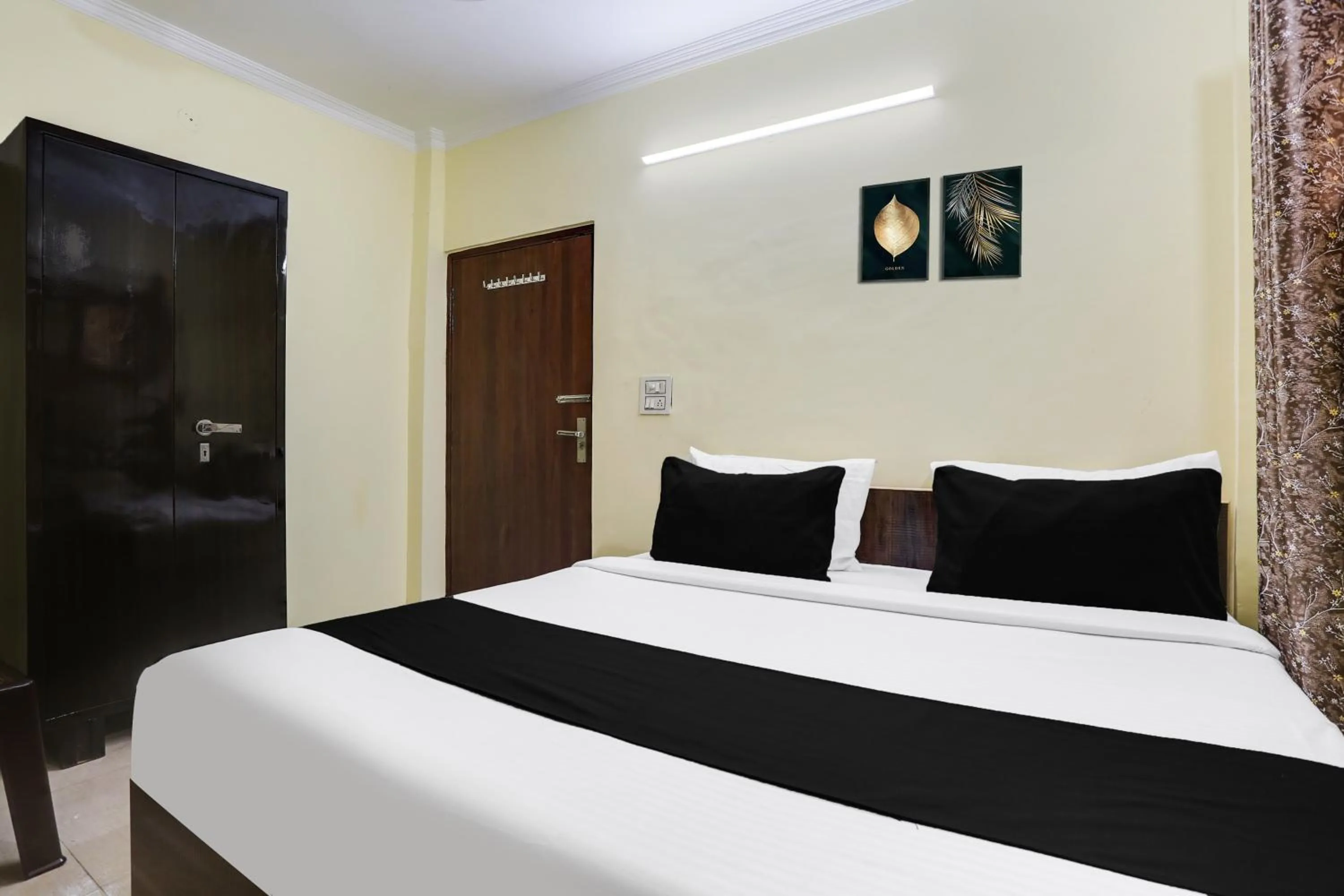 Bedroom, Bed in Super Hotel O Dwarka Metro