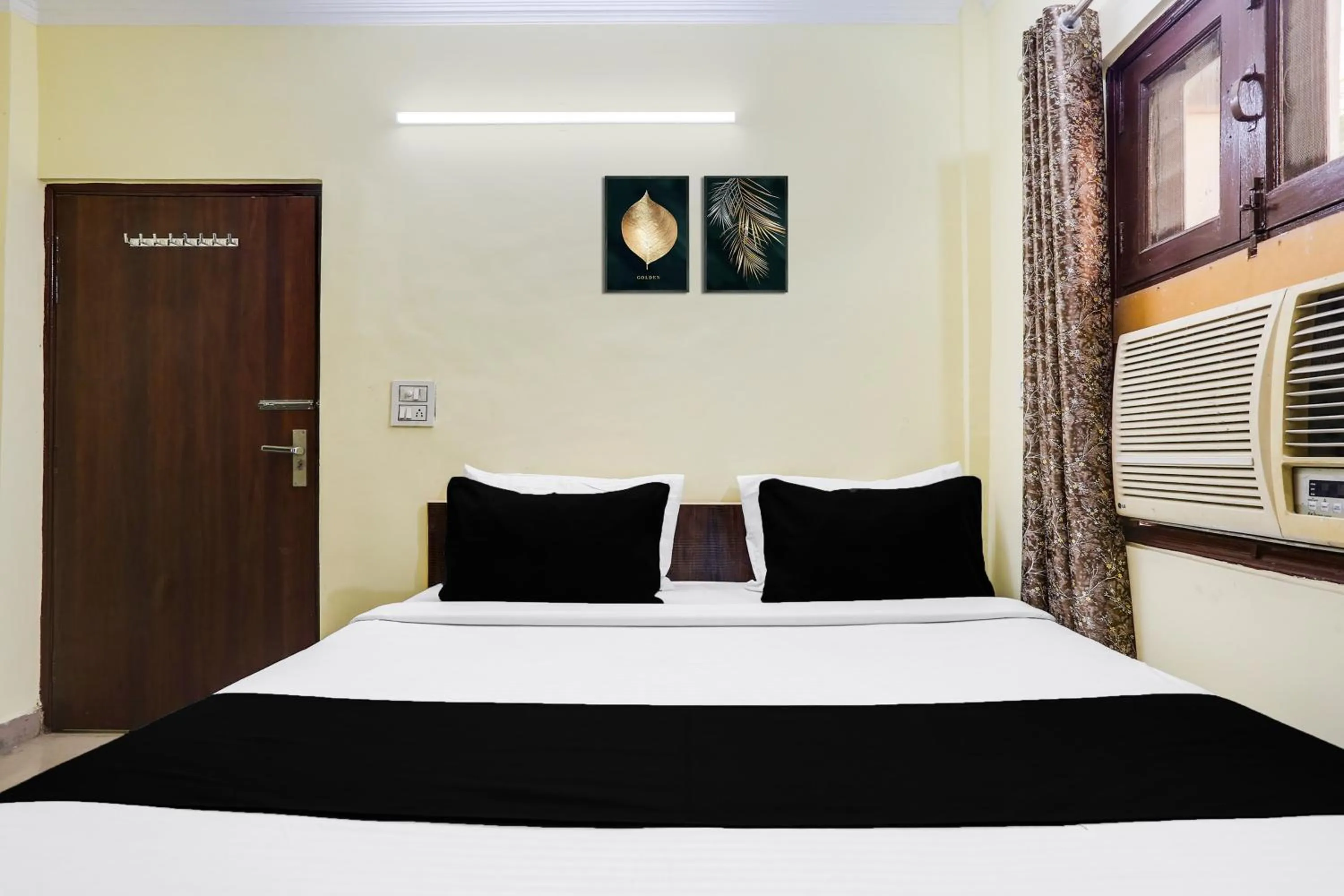Bedroom, Bed in Super Hotel O Dwarka Metro