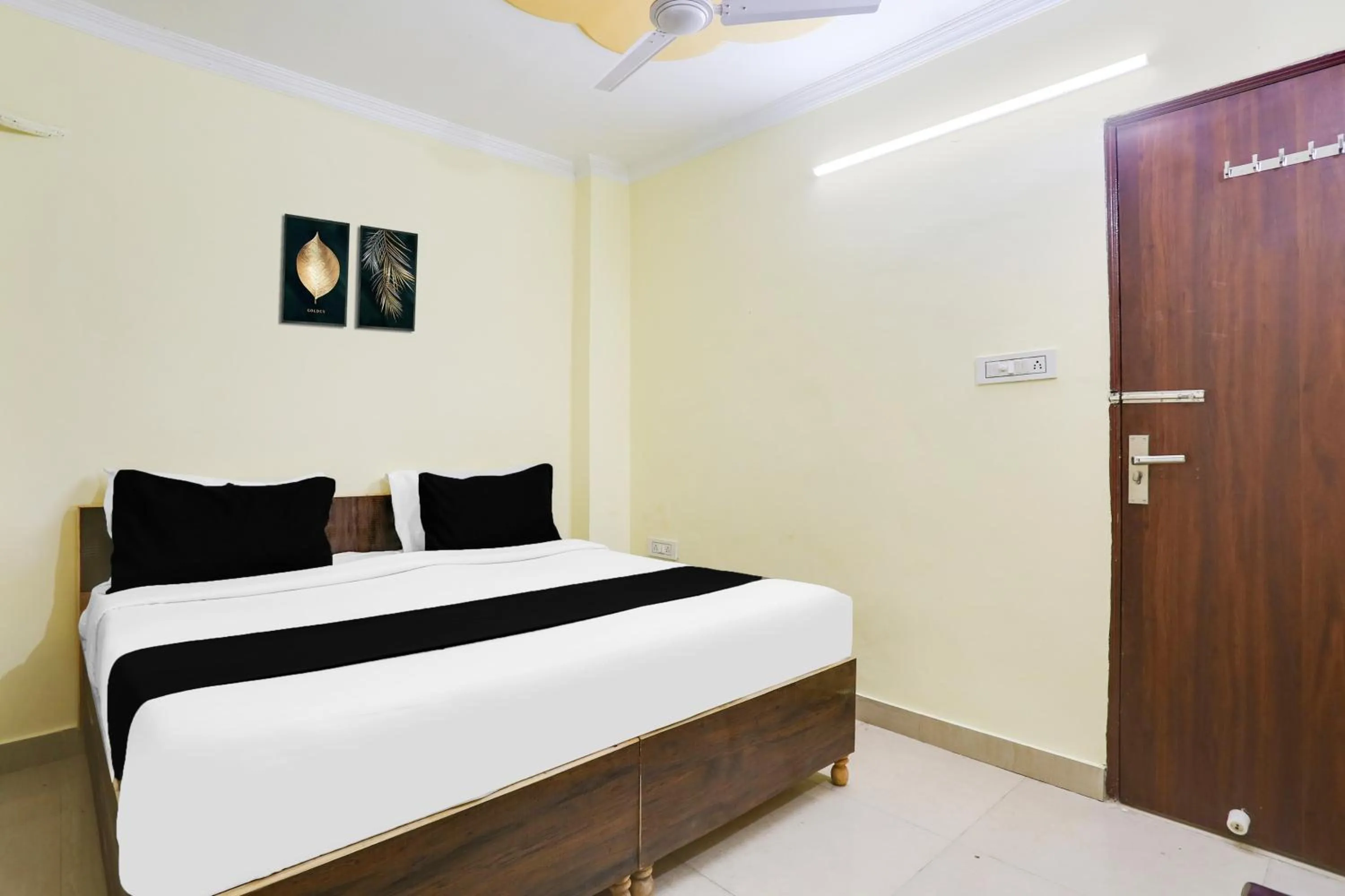 Bedroom, Bed in Super Hotel O Dwarka Metro