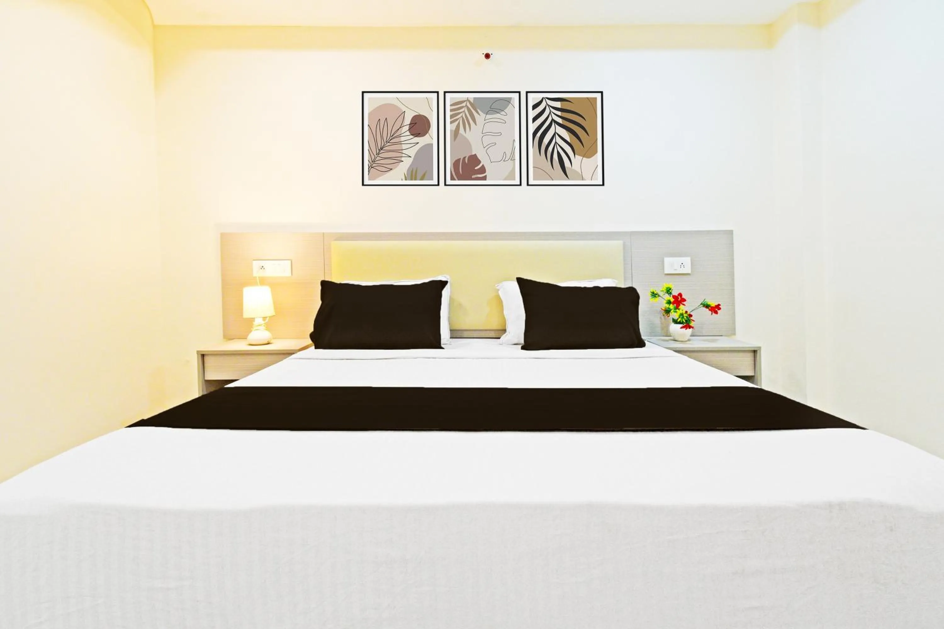 Bedroom, Bed in Super Collection O Sanath Nagar Near Railway Station