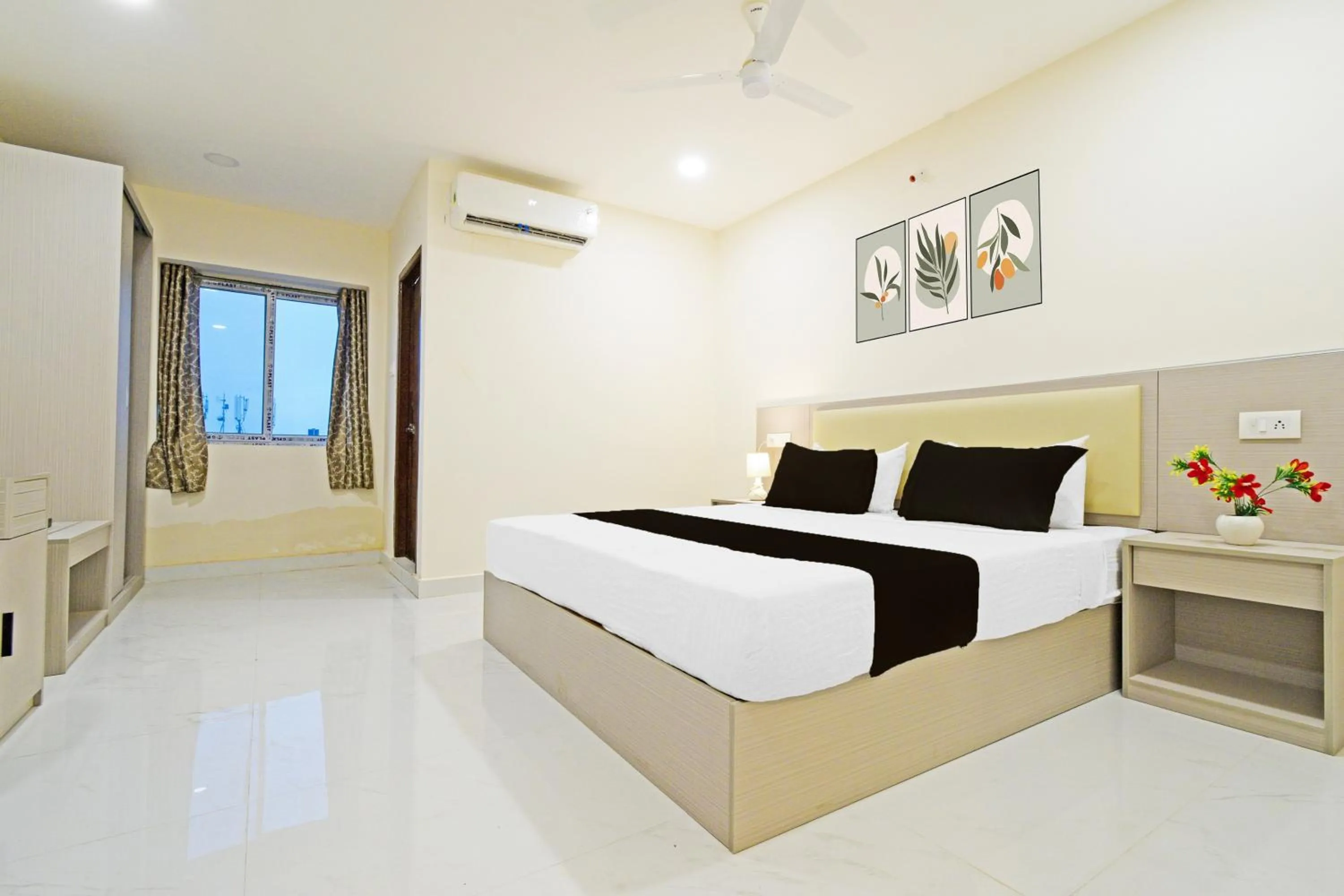 Bedroom, Bed in Super Collection O Sanath Nagar Near Railway Station