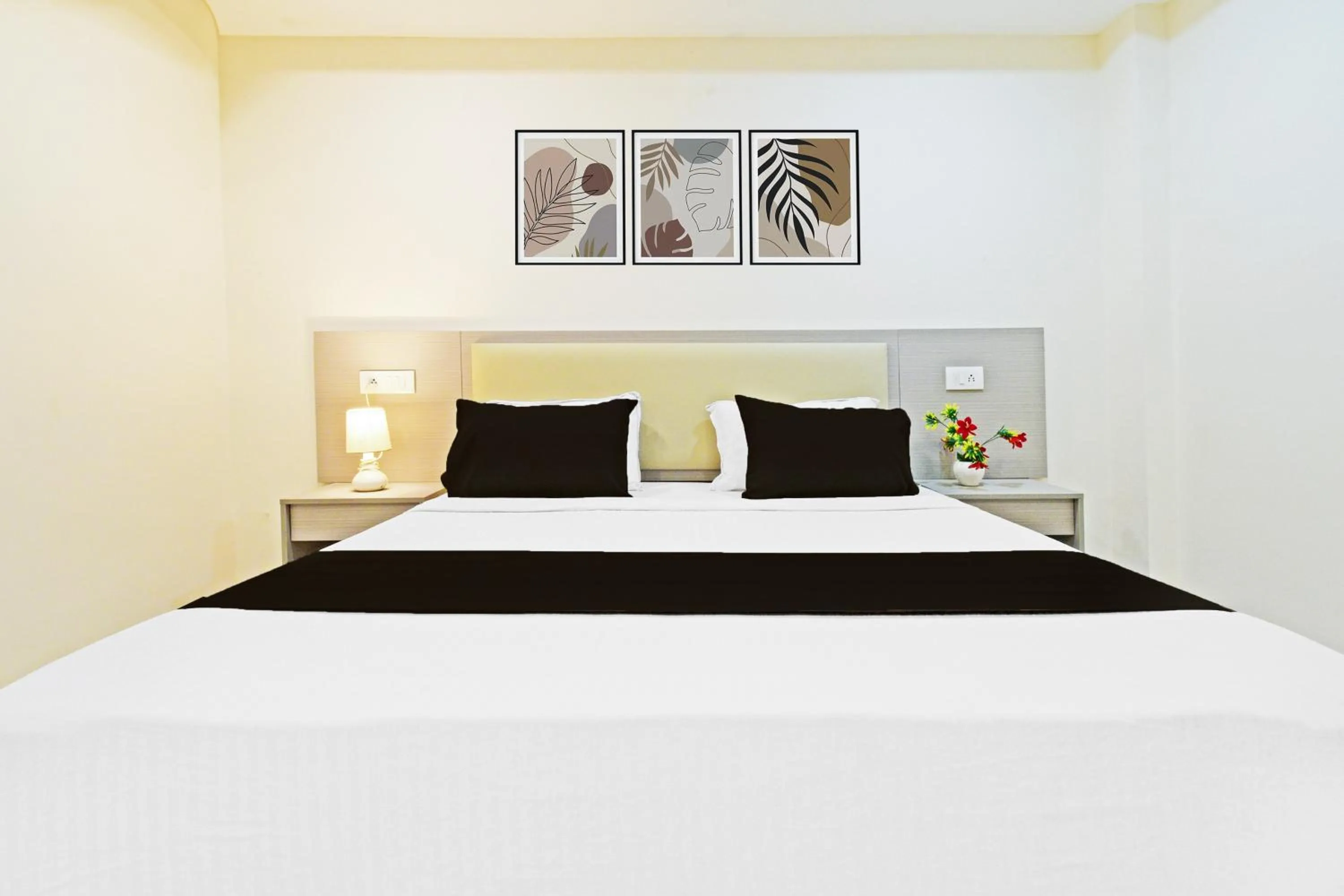 Bedroom, Bed in Super Collection O Sanath Nagar Near Railway Station