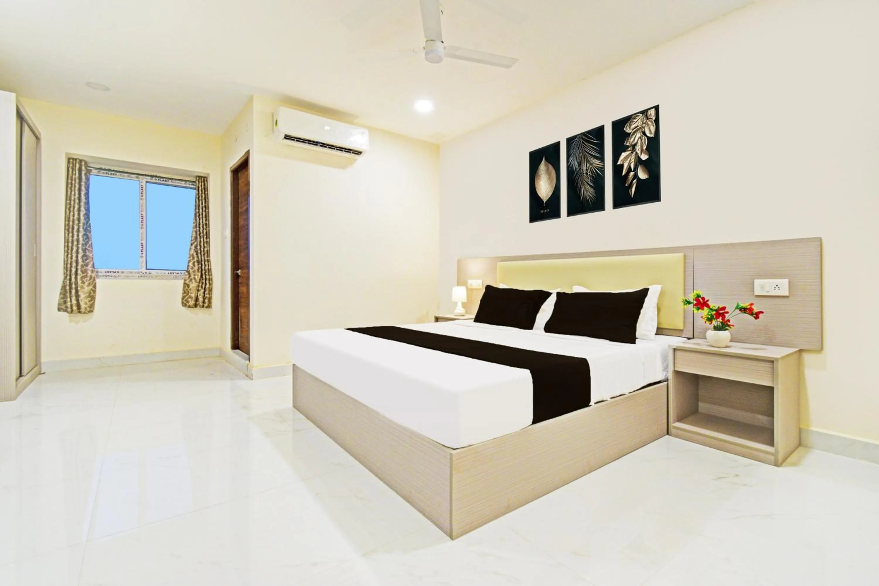 Bedroom, Bed in Super Collection O Sanath Nagar Near Railway Station