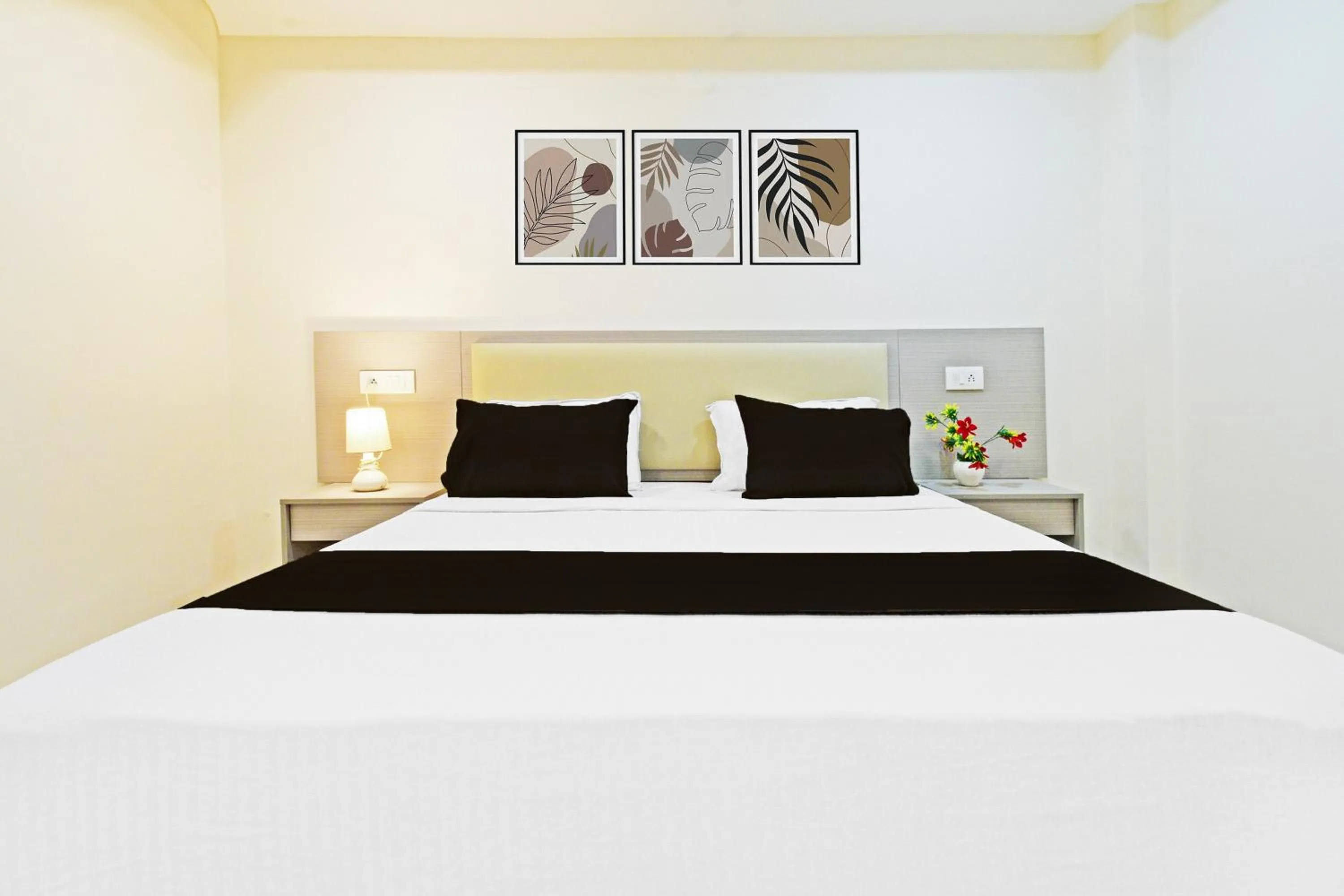 Bedroom, Bed in Super Collection O Sanath Nagar Near Railway Station