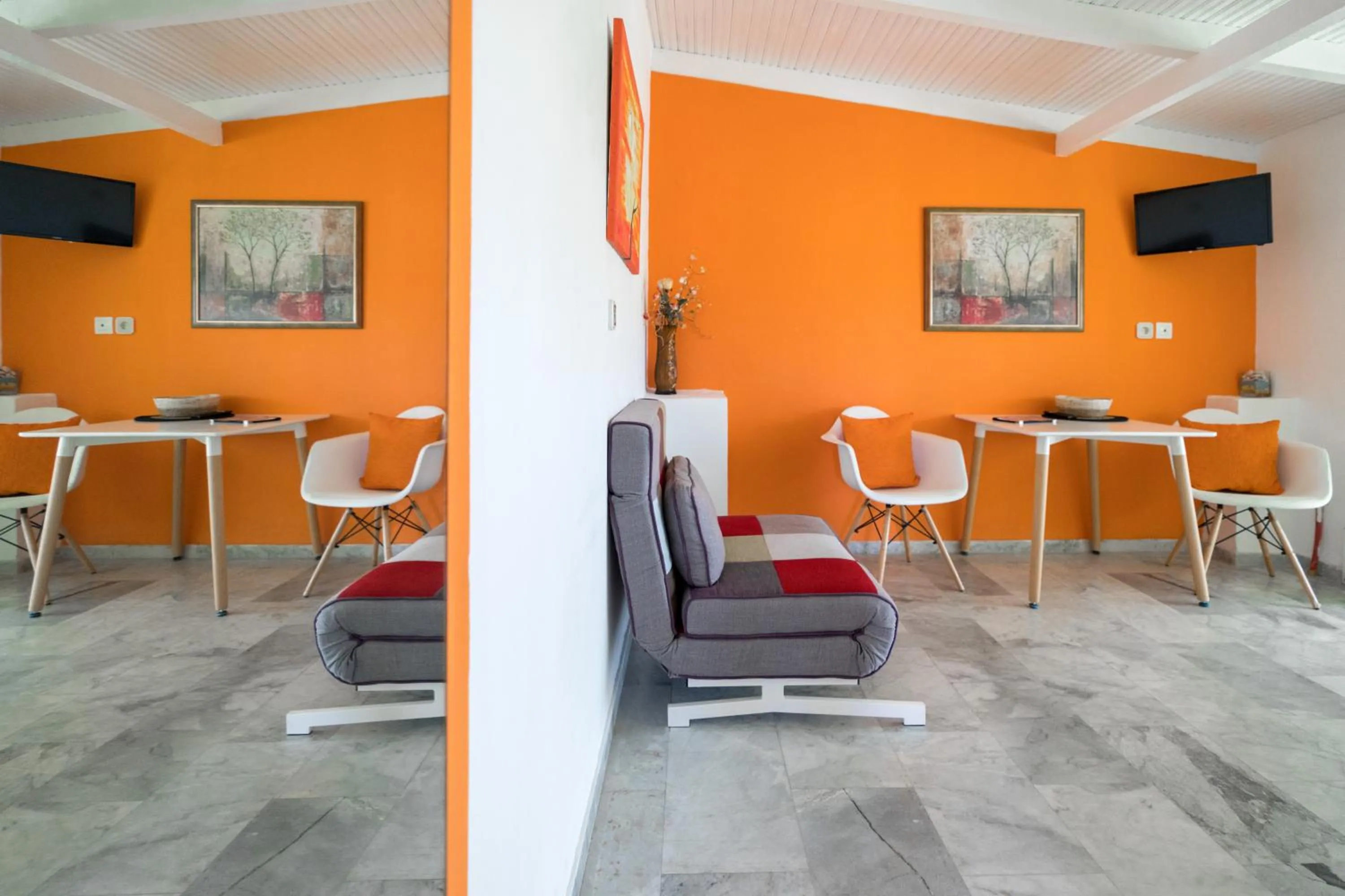 TV and multimedia in Poseidon Apartments