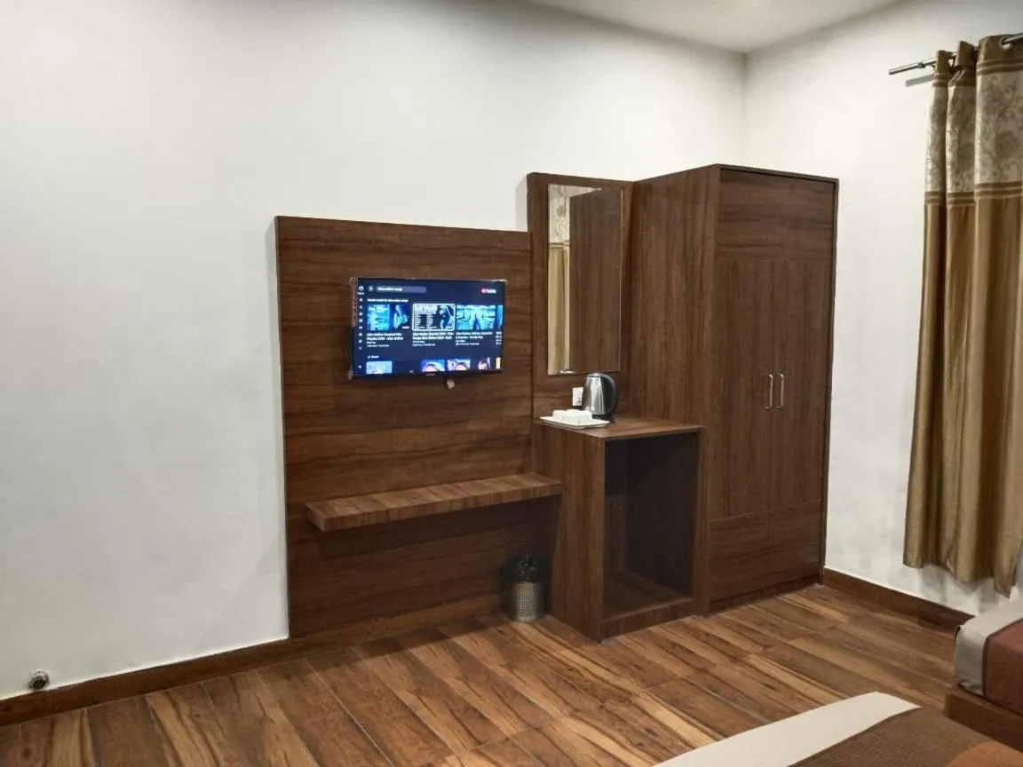 Photo of the whole room in JK Residency