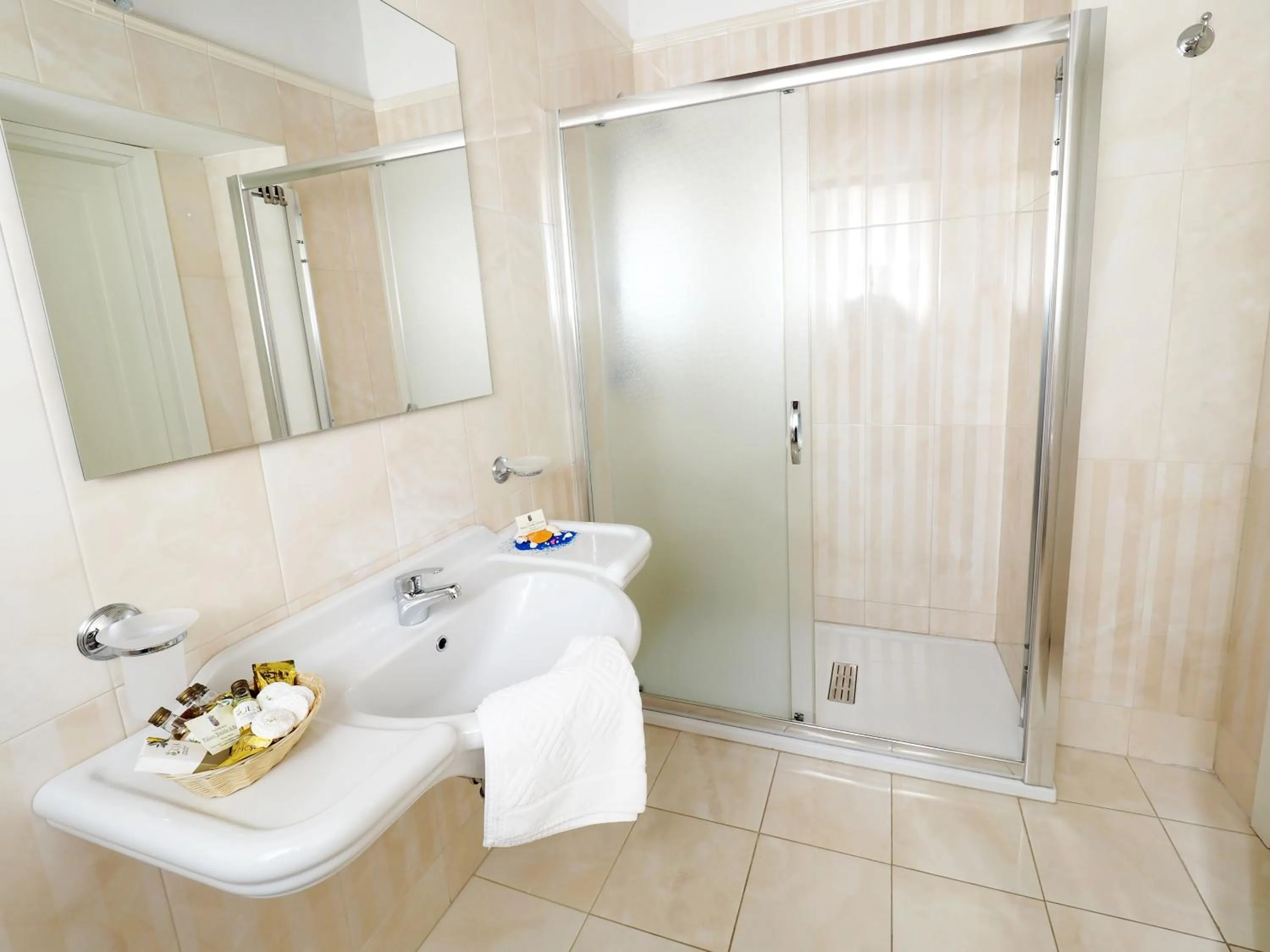 Bathroom in Palazzo Toraldo di Francia