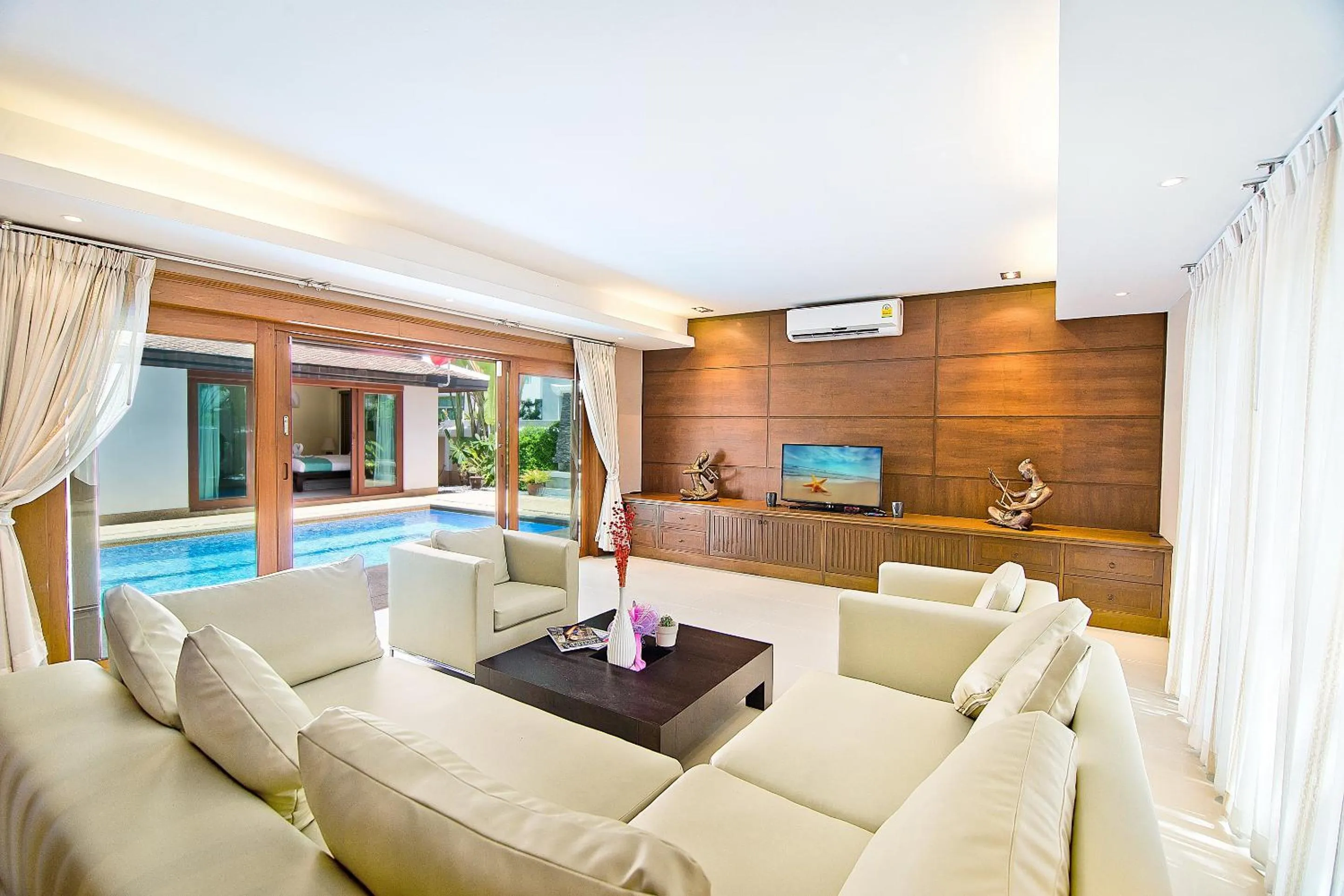 TV and multimedia in Tropicana Pool Villa