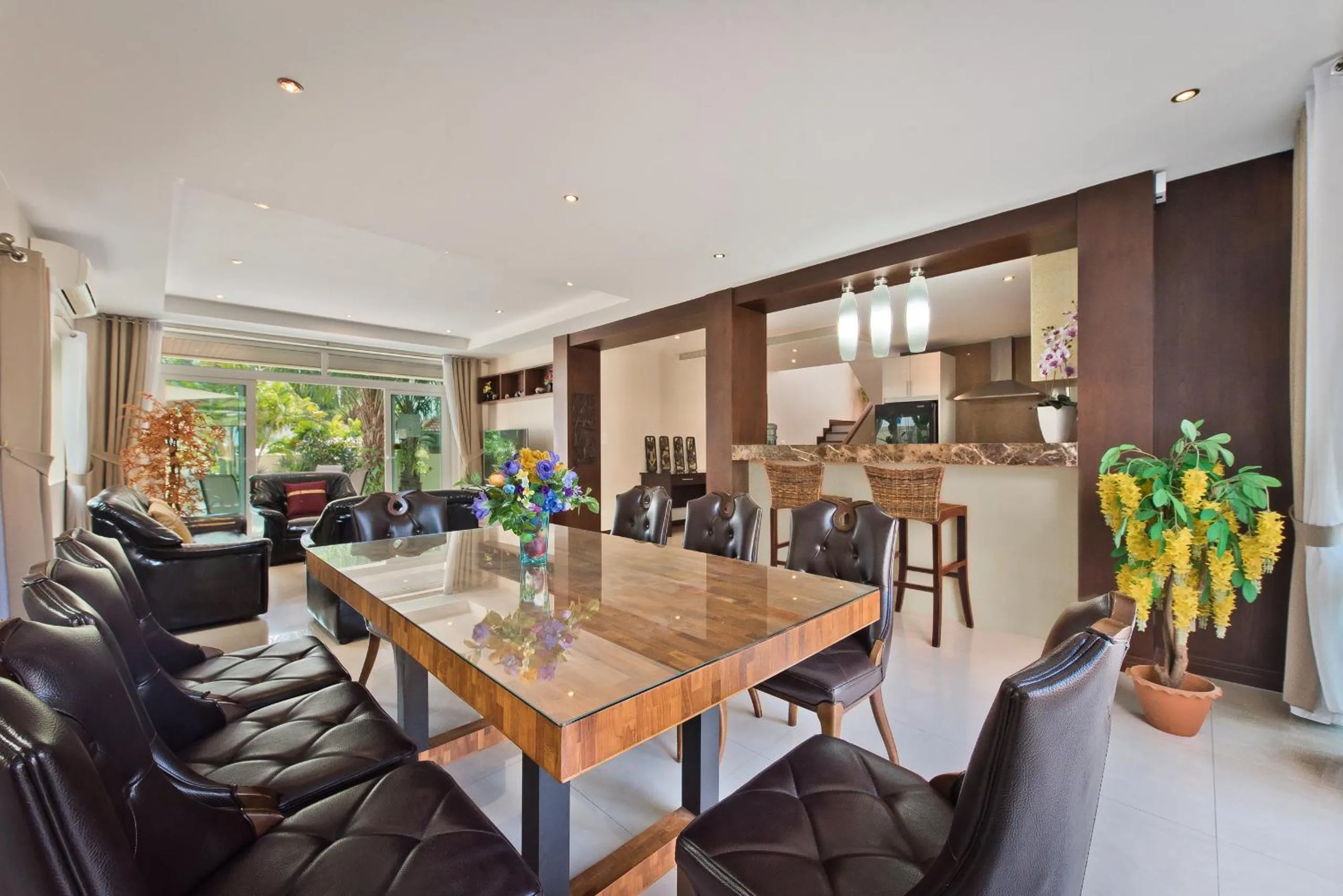 Dining area in Tropicana Pool Villa