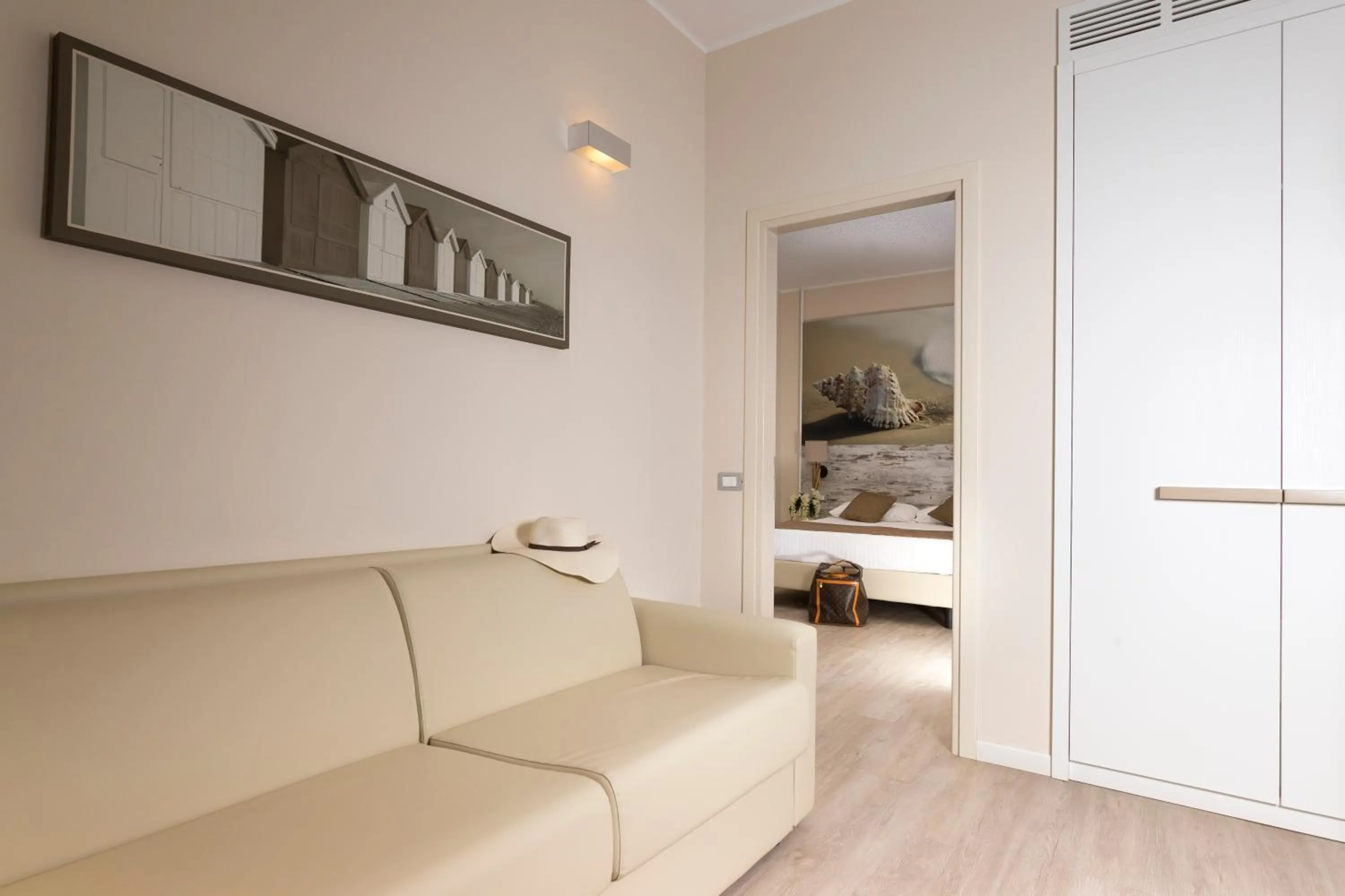 Photo of the whole room in Hotel Life