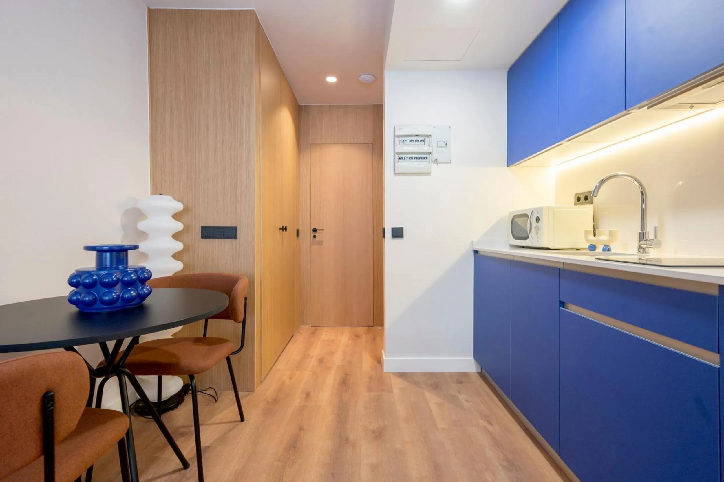 Kitchen or kitchenette in Iconic Suites