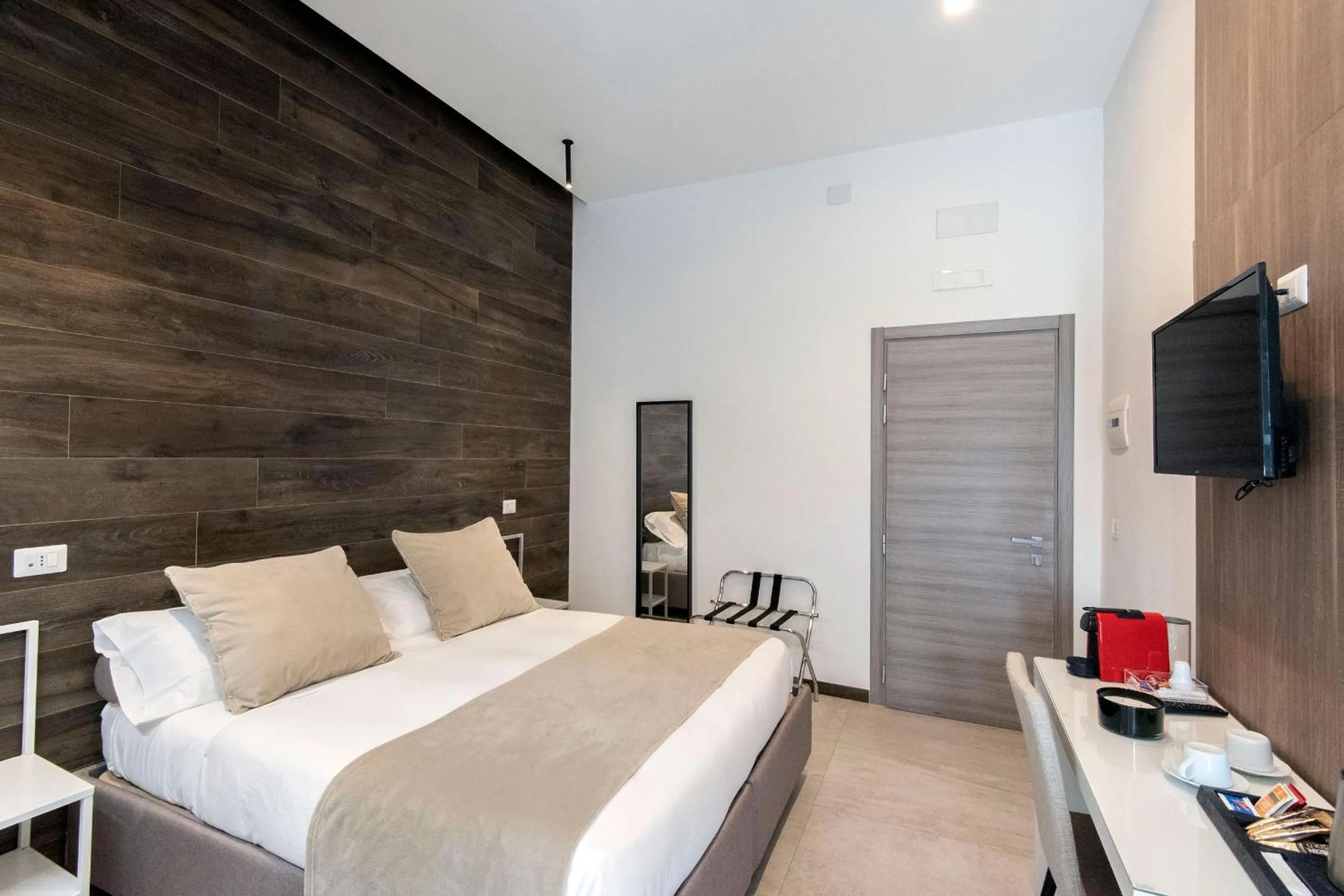 Photo of the whole room, Bed in Hotel Fiorentina