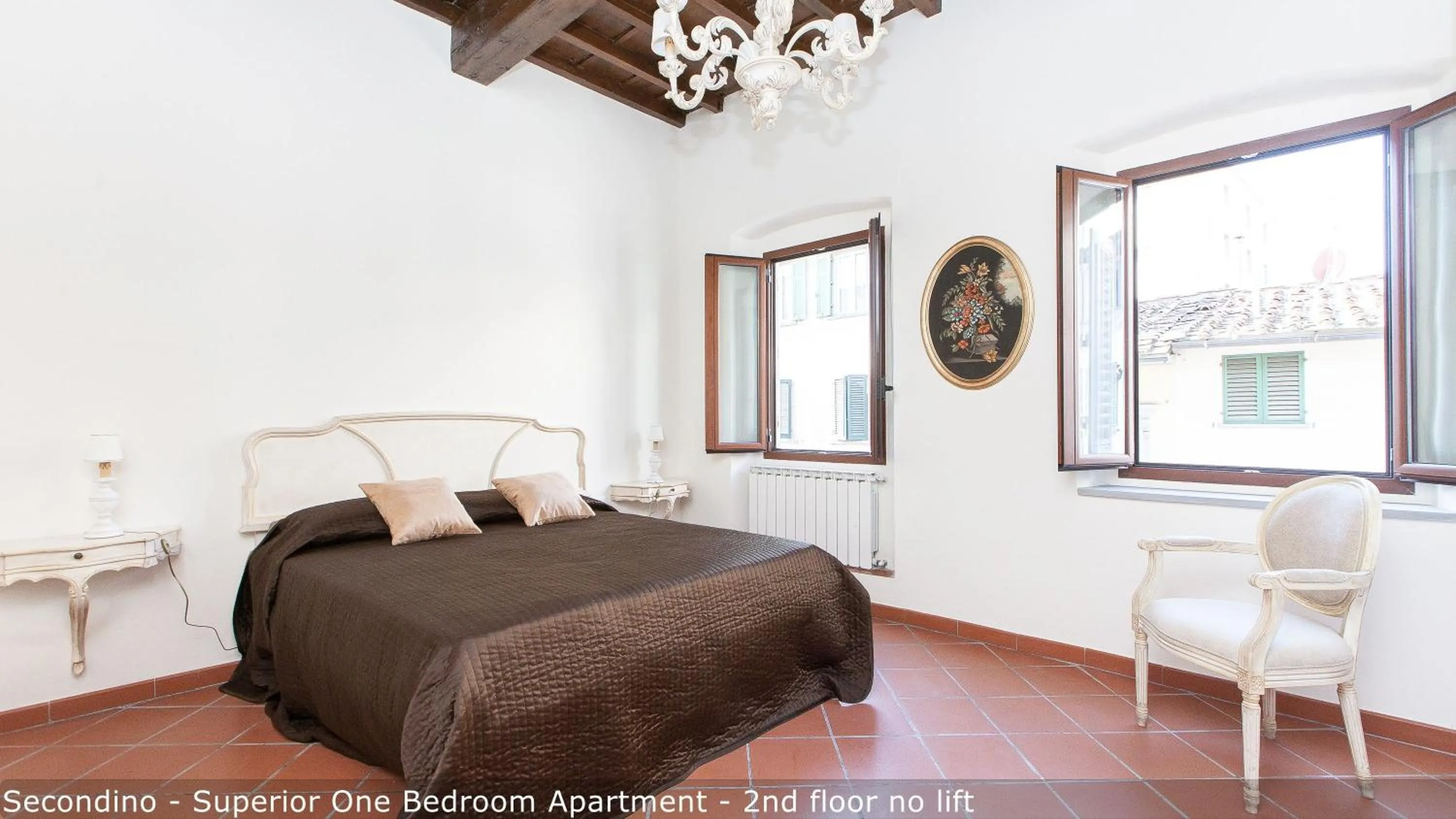 Bedroom, Bed in Palazzuolo Tower Apartments by Mamo Florence