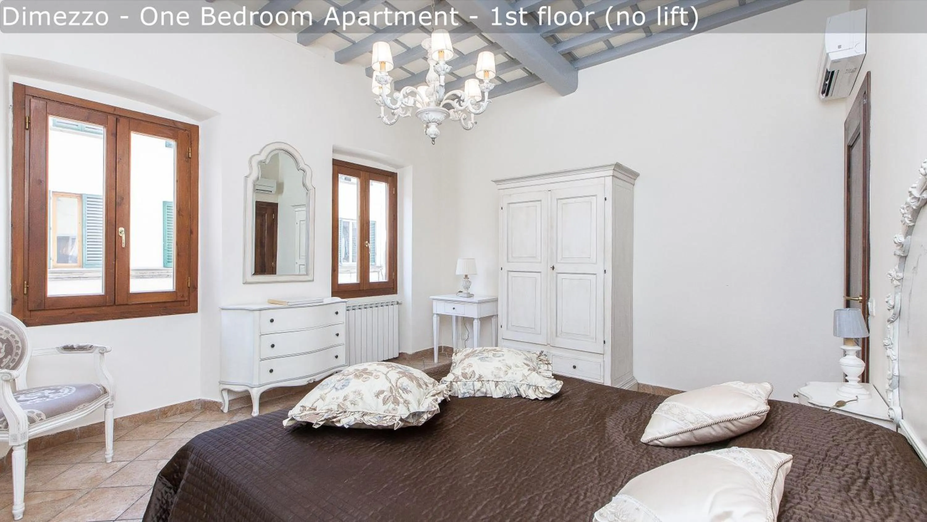 Bedroom, Bed in Palazzuolo Tower Apartments by Mamo Florence