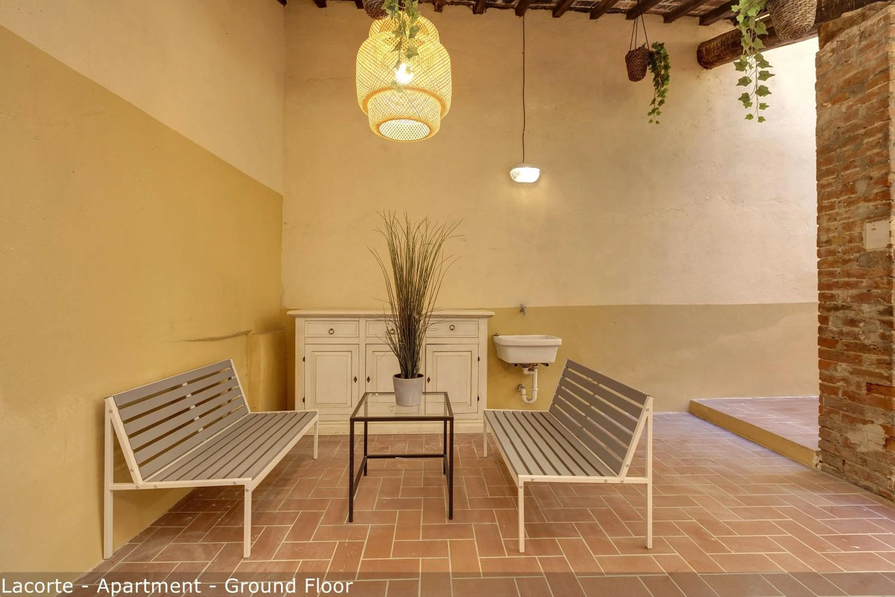 Balcony/Terrace in Palazzuolo Tower Apartments by Mamo Florence