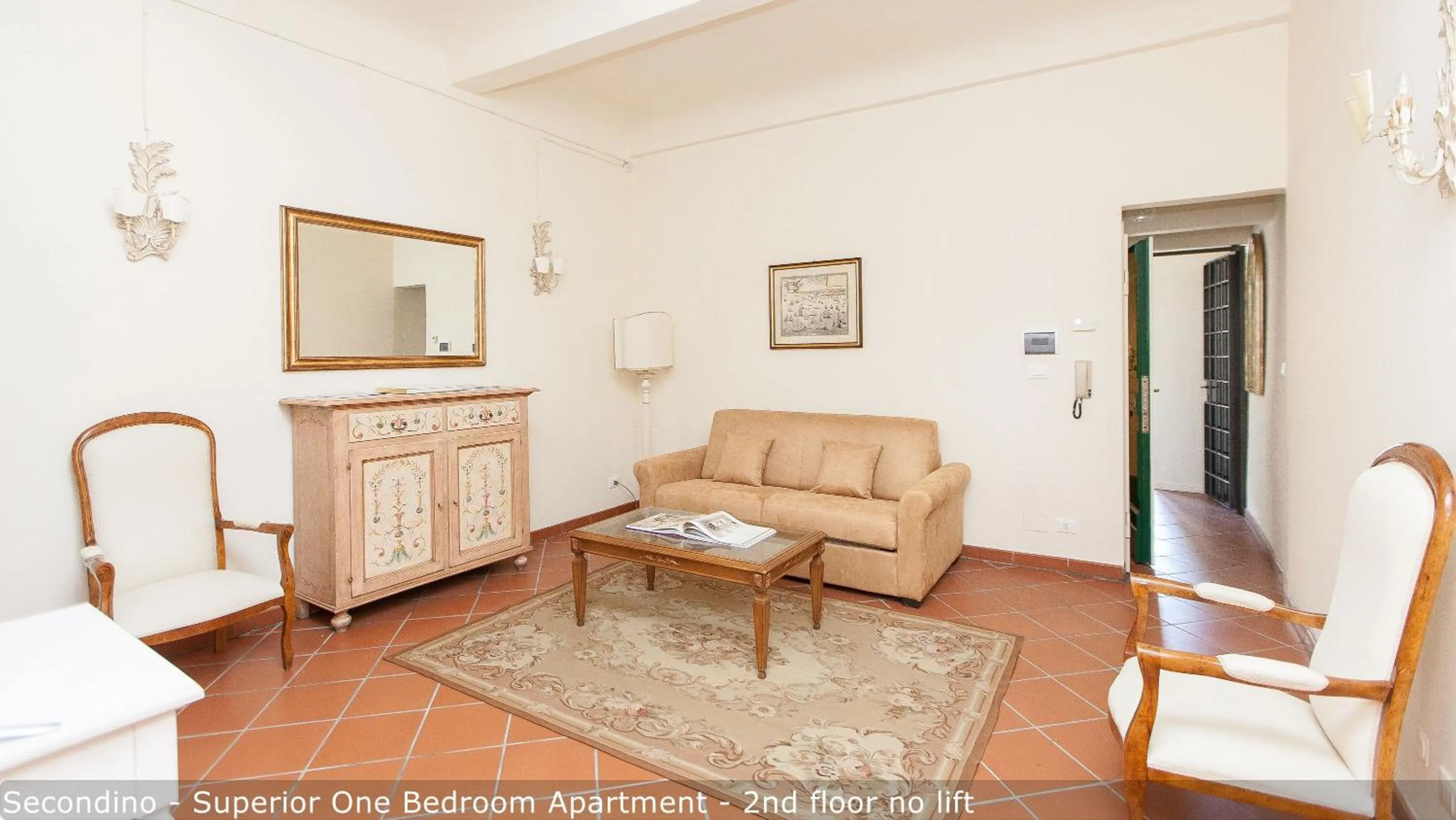 Living room in Palazzuolo Tower Apartments by Mamo Florence