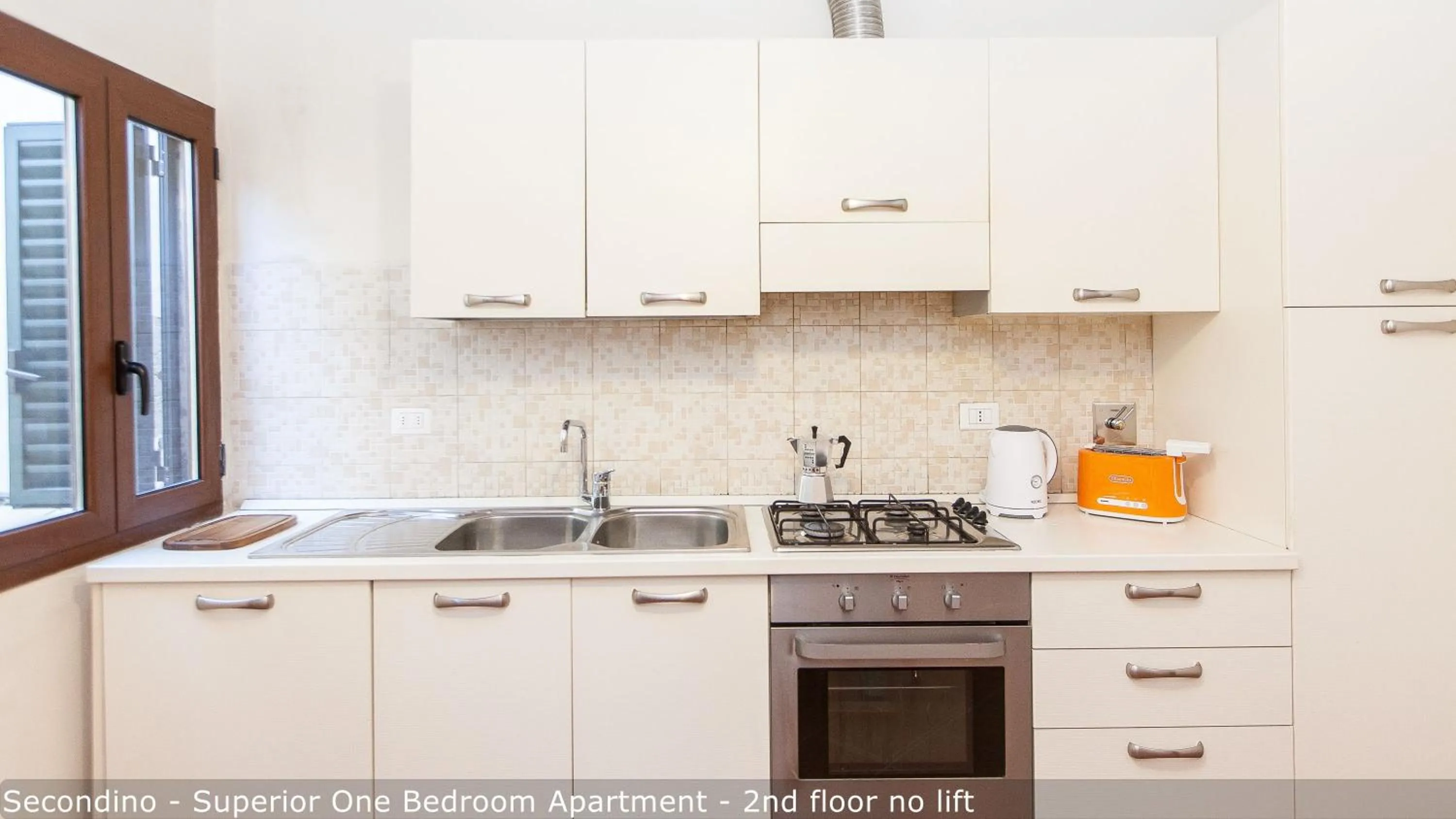 Kitchen or kitchenette in Palazzuolo Tower Apartments by Mamo Florence