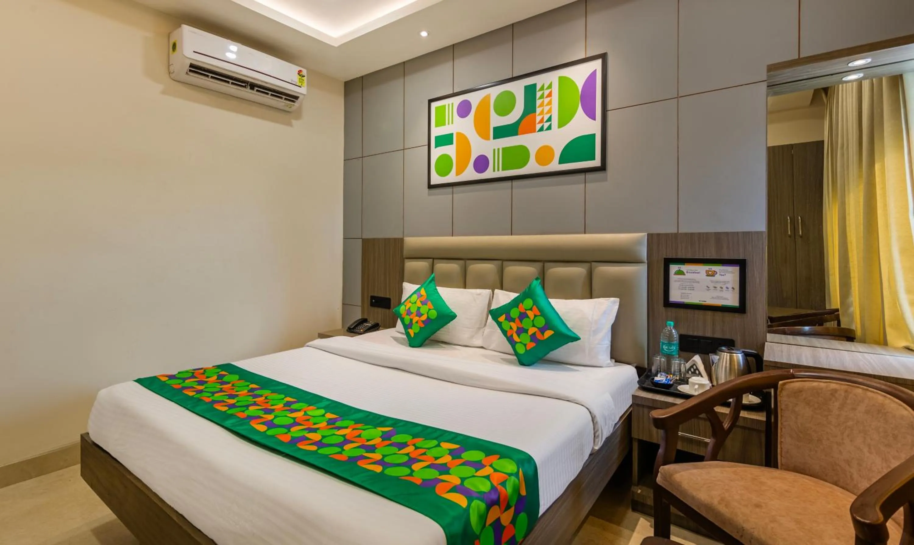 Bedroom, Bed in Treebo Bombay Palace