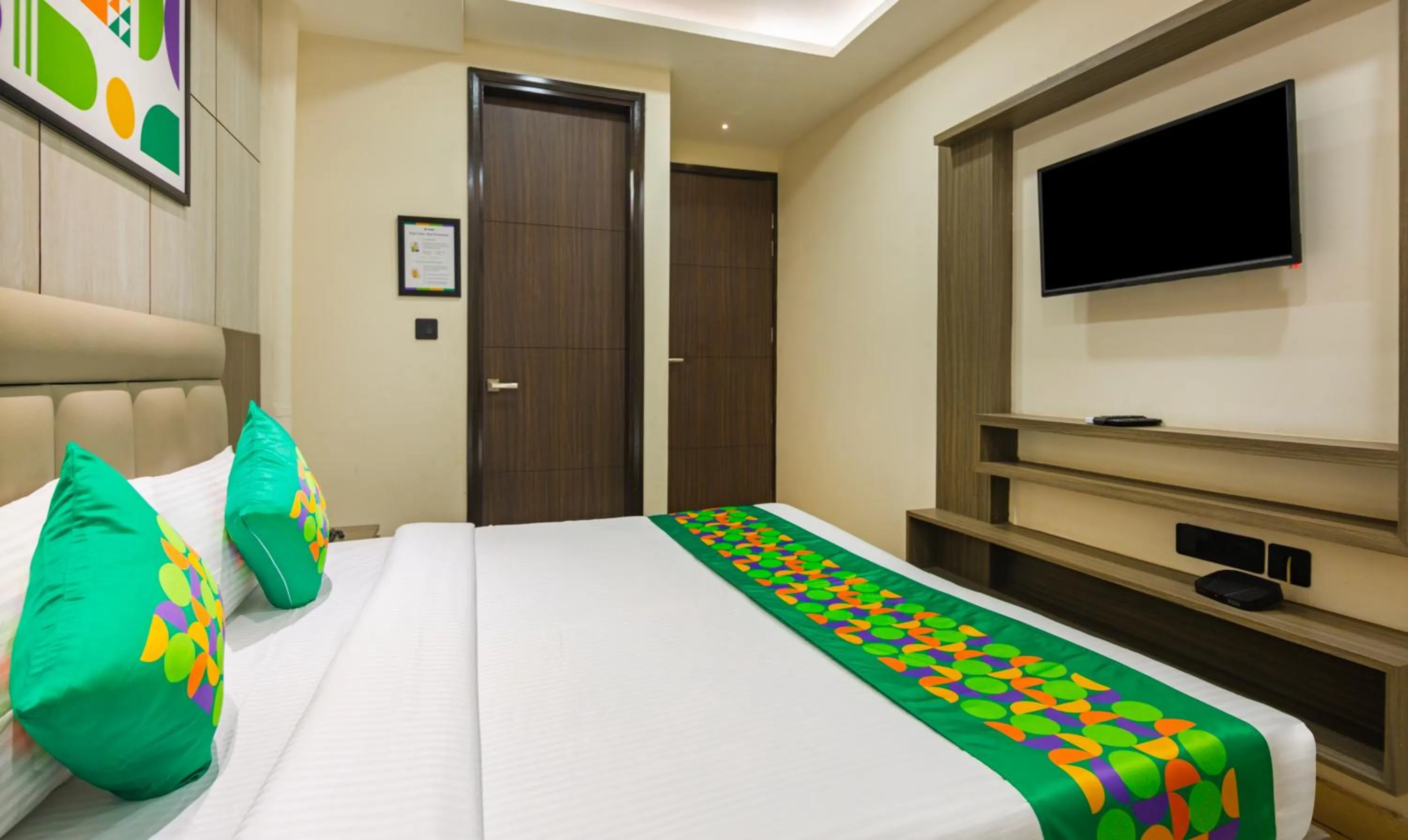 Bedroom, Bed in Treebo Bombay Palace