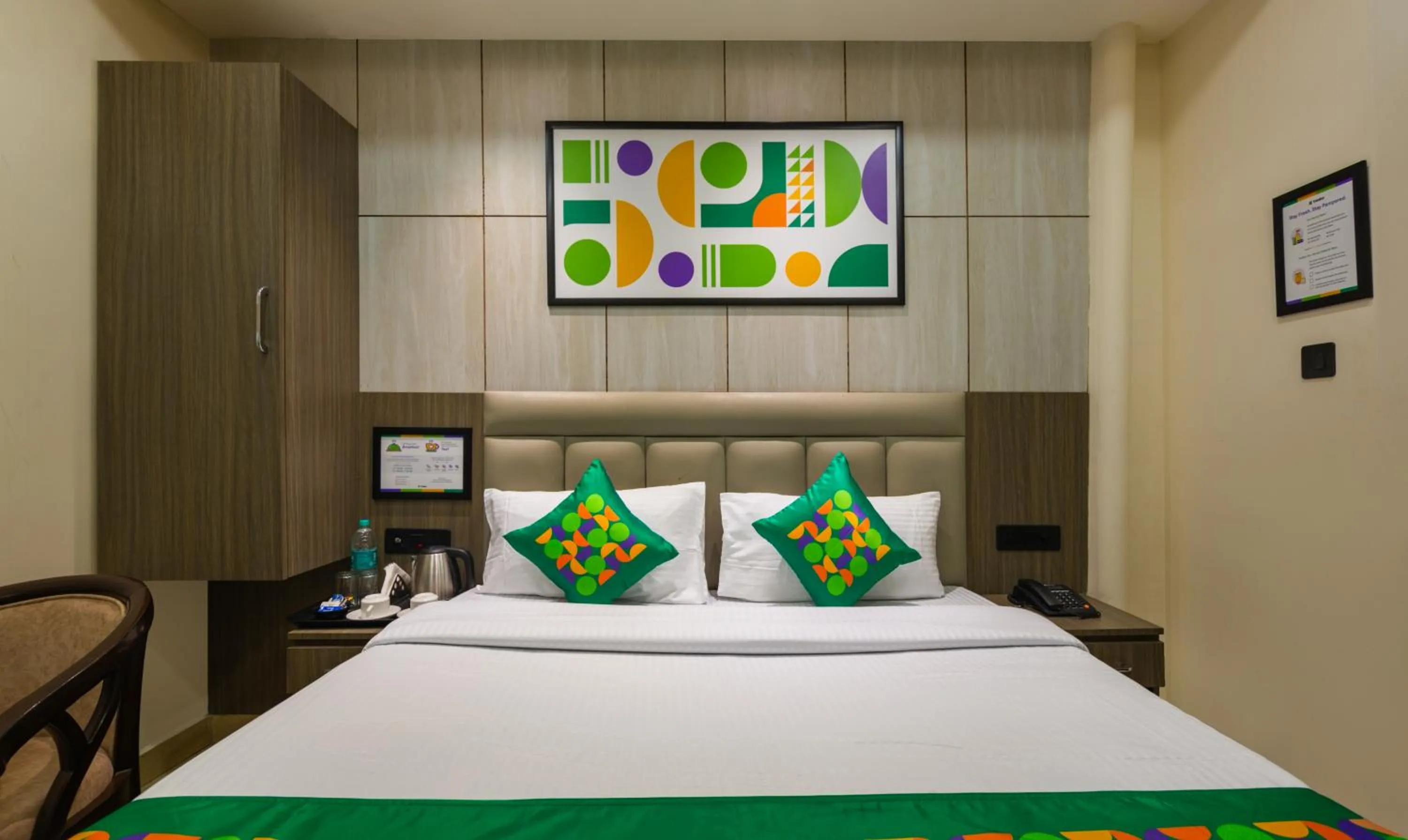 Bedroom, Bed in Treebo Bombay Palace