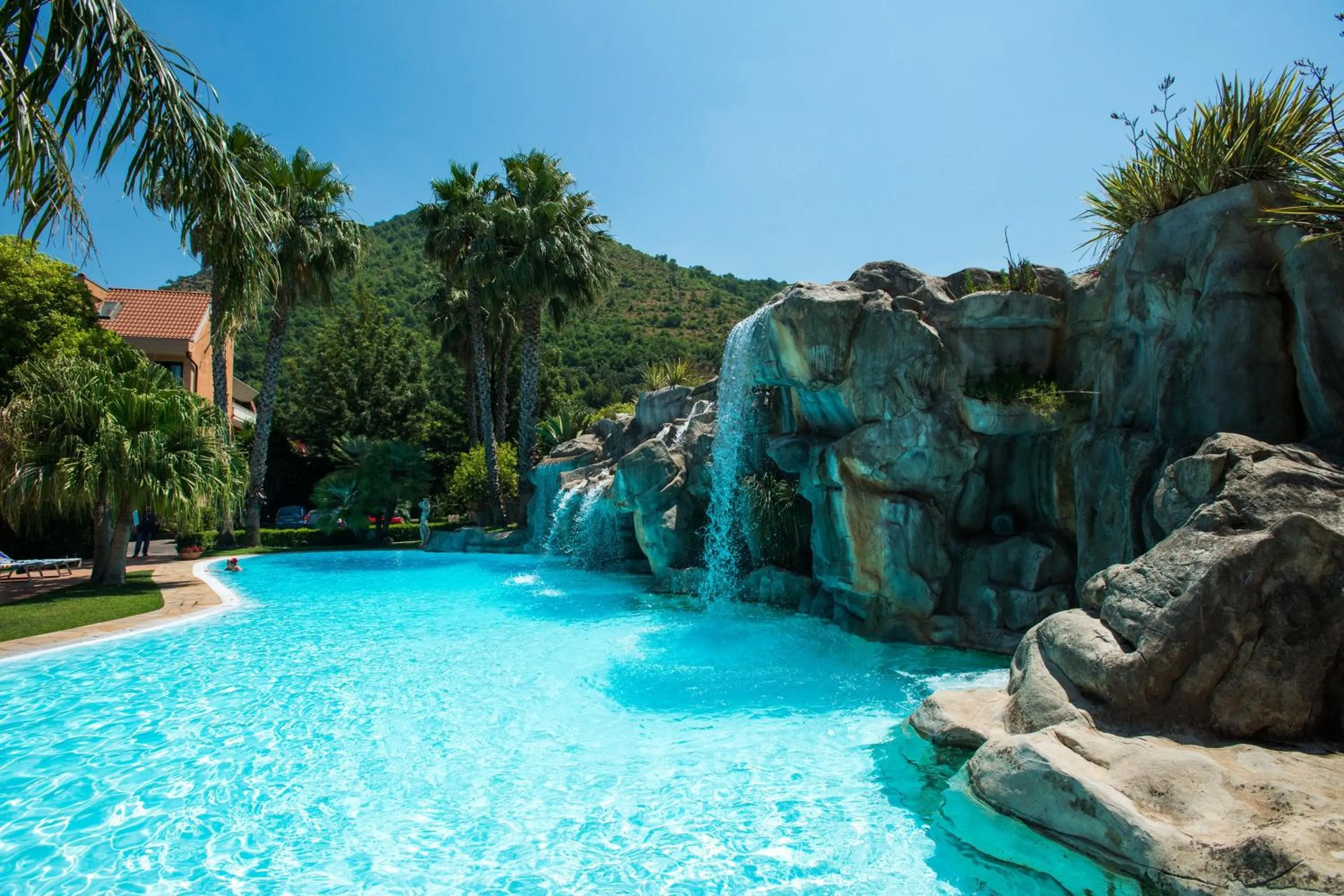 Pool view in Hotel Villa Albani