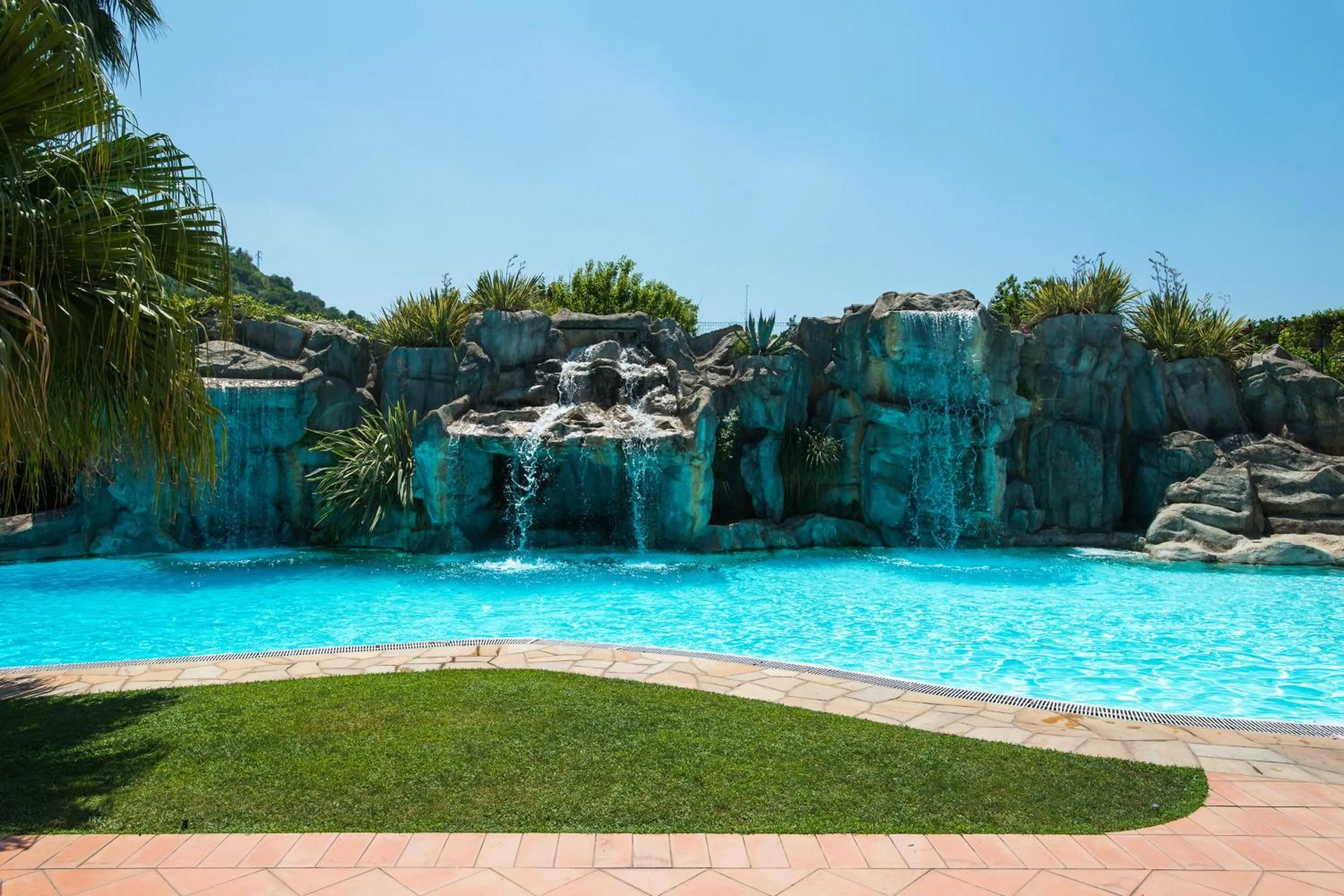 Swimming pool in Hotel Villa Albani