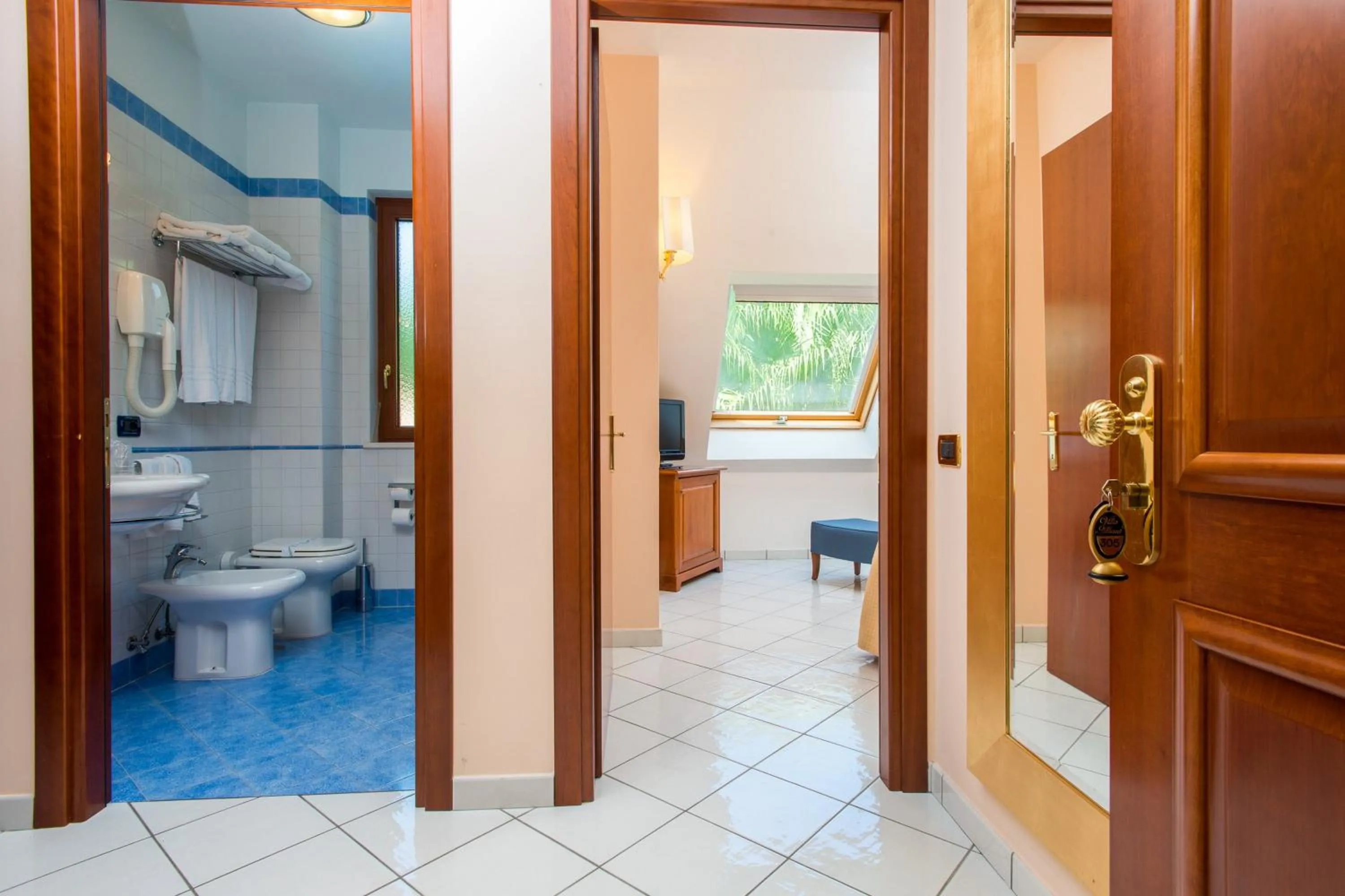 Bathroom in Hotel Villa Albani