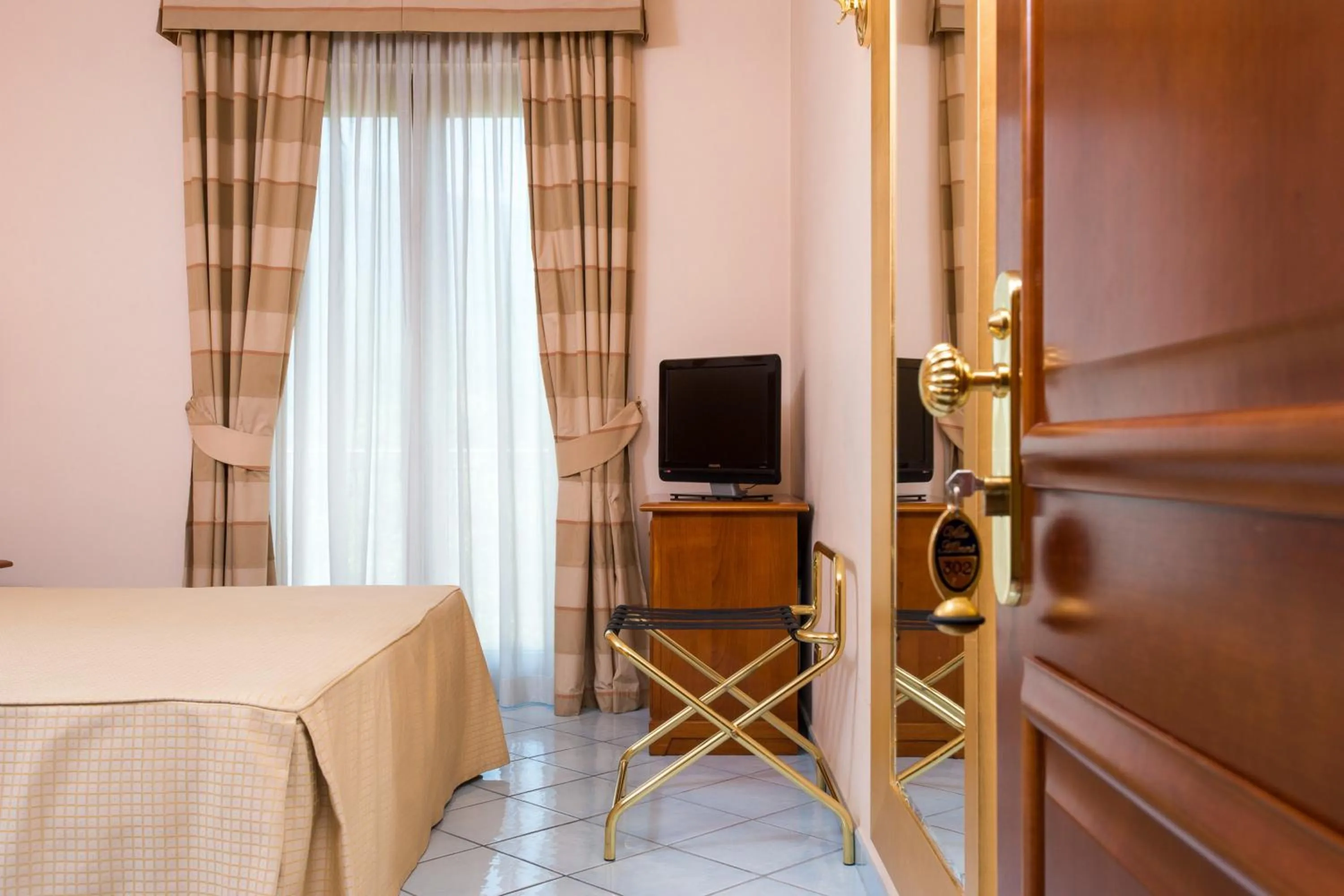 TV and multimedia in Hotel Villa Albani