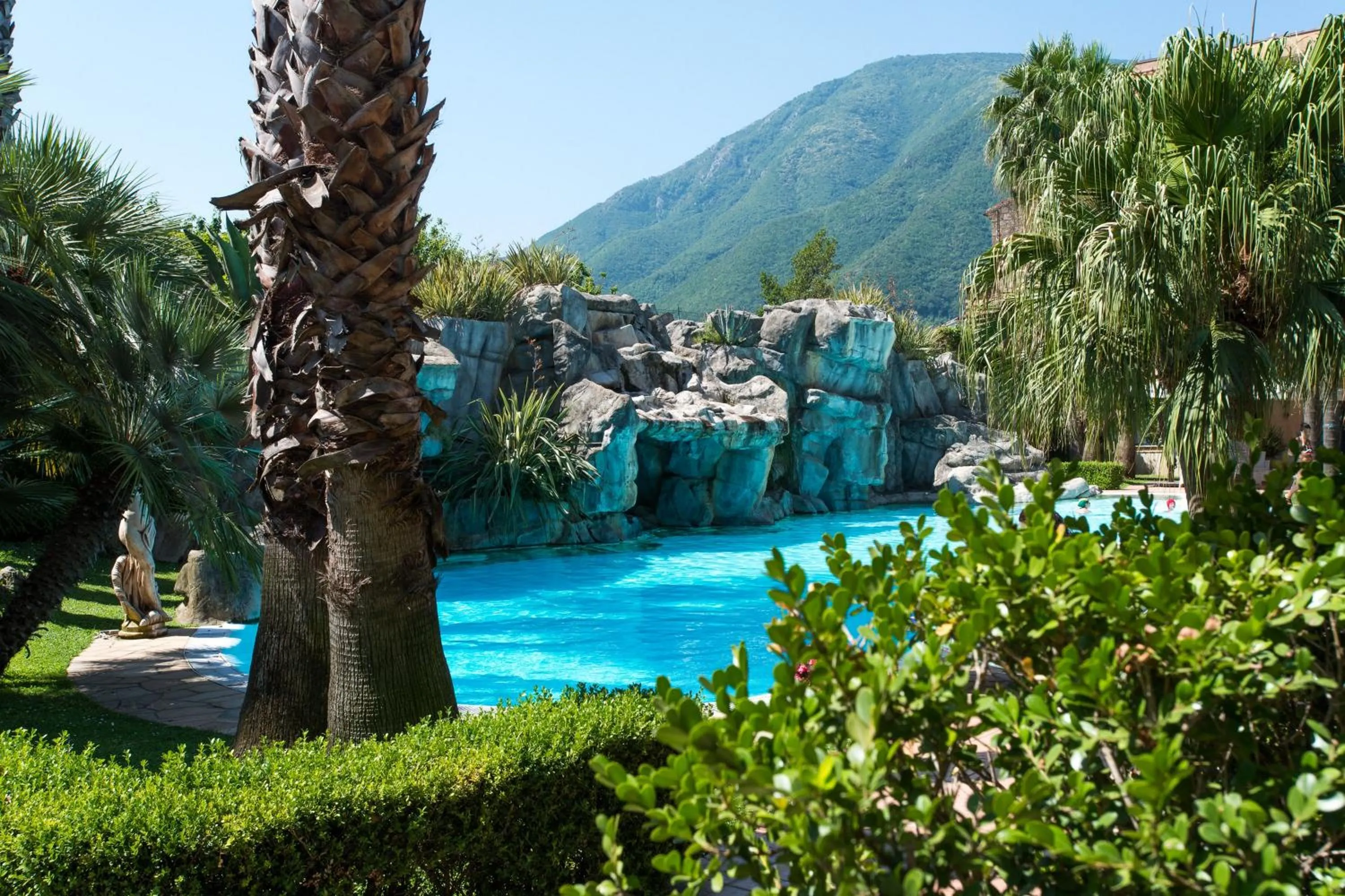 Pool view in Hotel Villa Albani