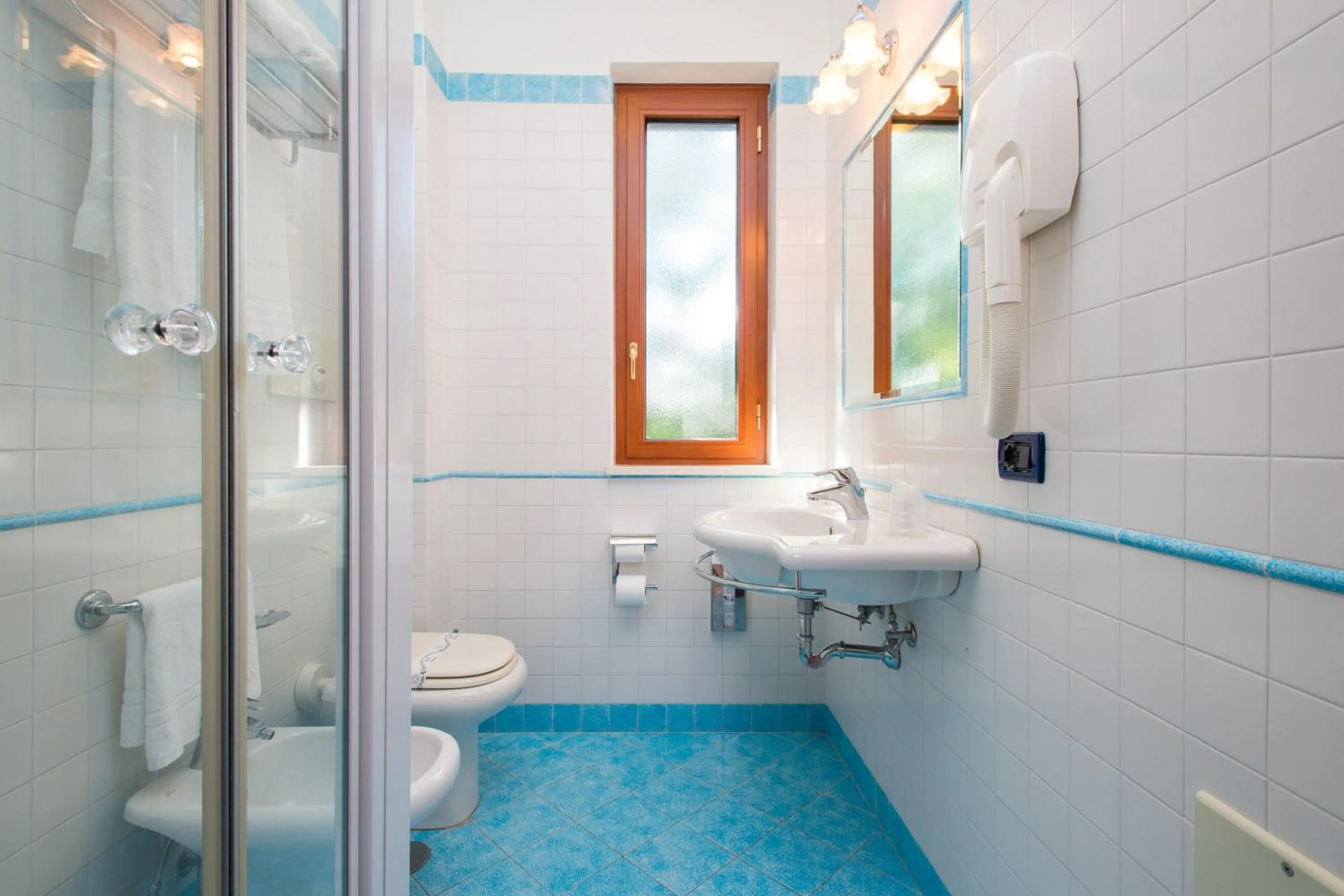 Bathroom in Hotel Villa Albani