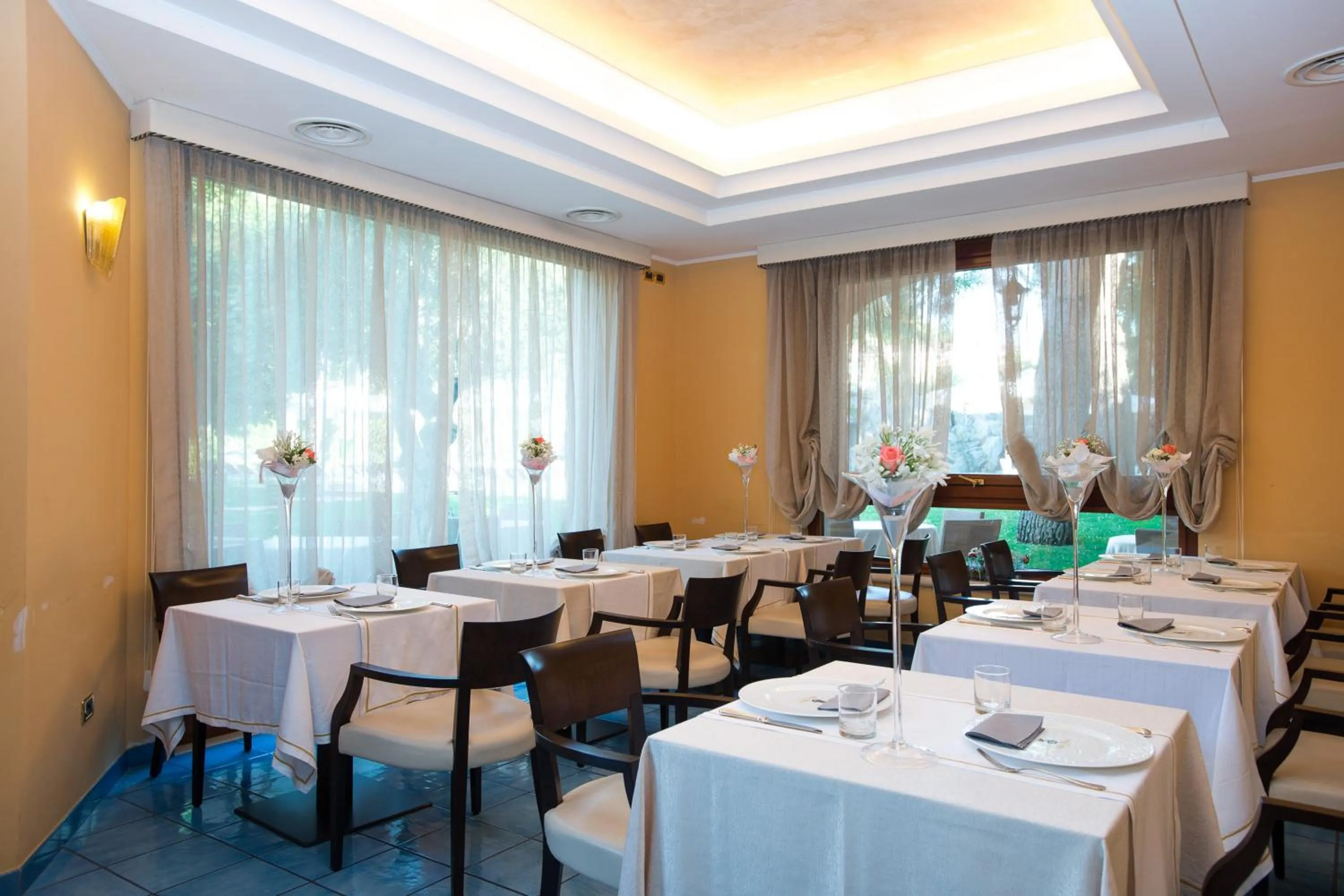 Restaurant/places to eat in Hotel Villa Albani