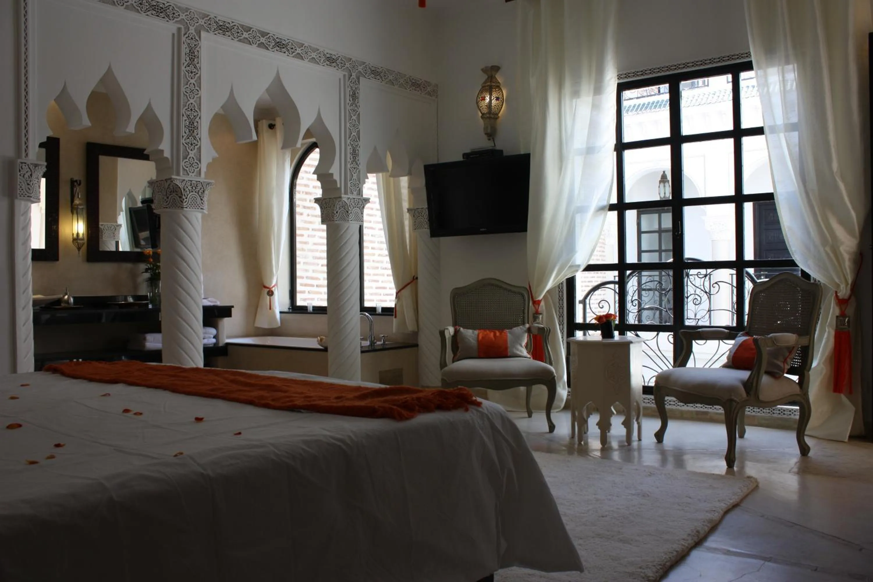 Living room, Bed in Riad La Villa Marrakech