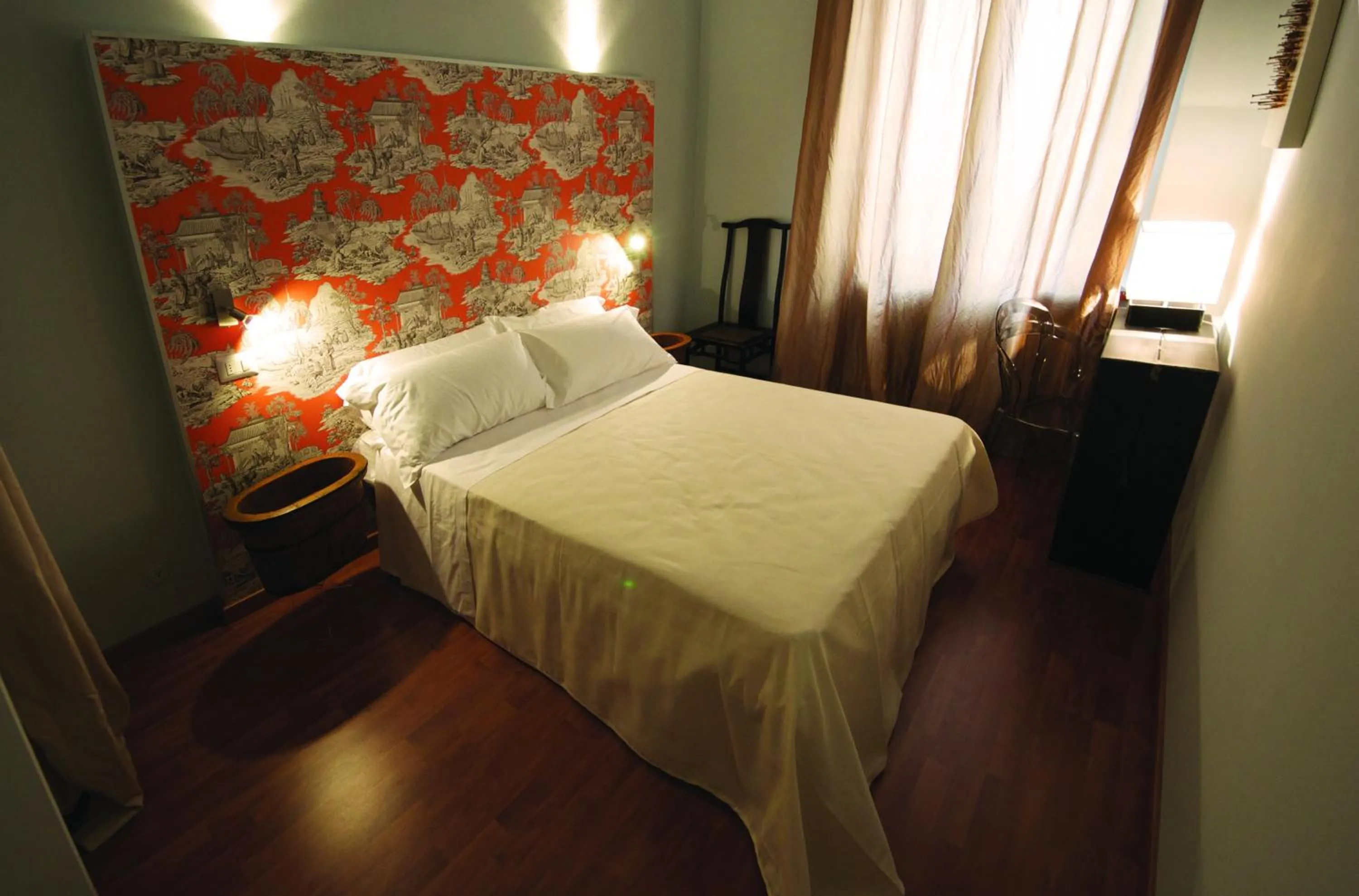 Photo of the whole room, Bed in Lucca in Villa Lucrezia