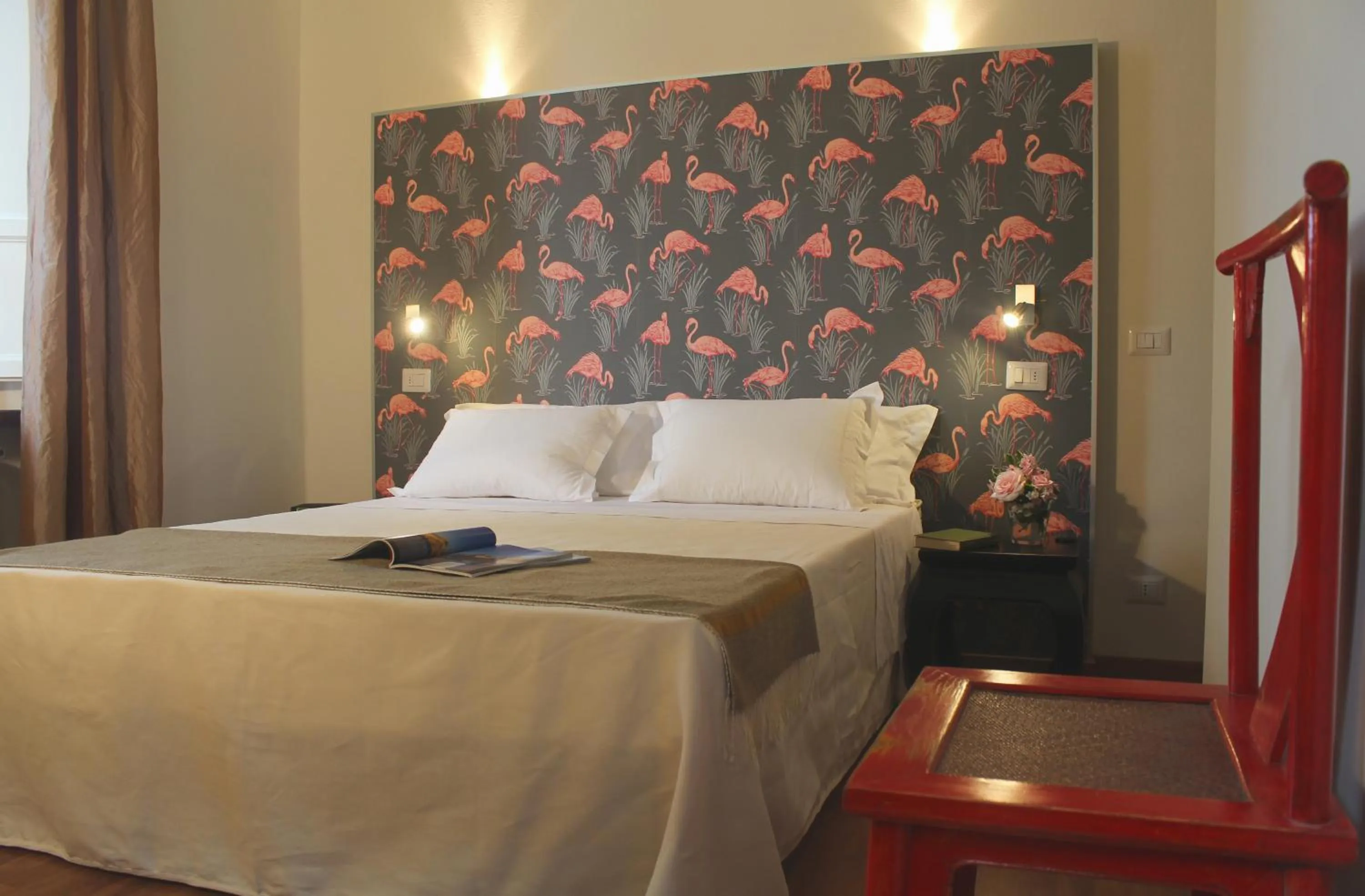 Photo of the whole room, Bed in Lucca in Villa Lucrezia