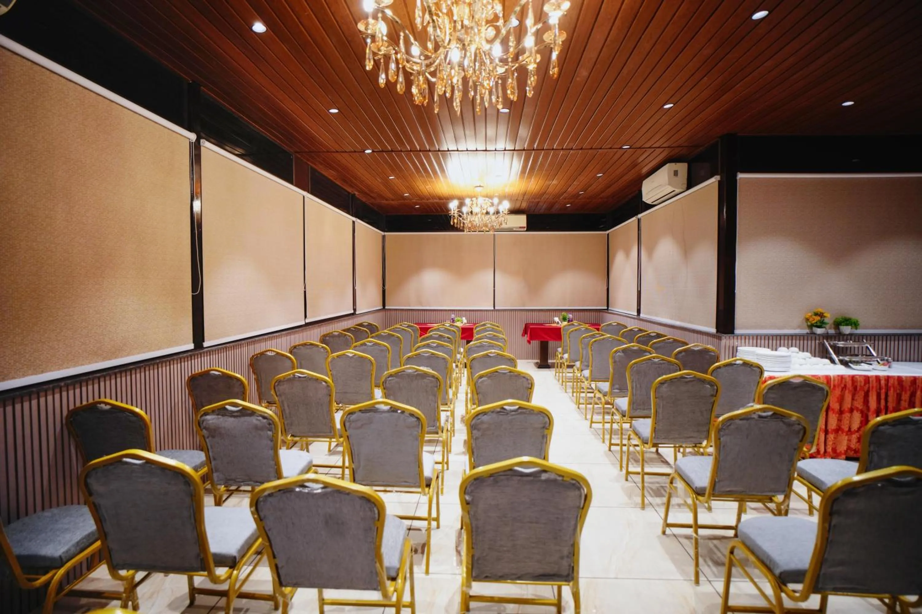 Hari's Court Inns & Hotels