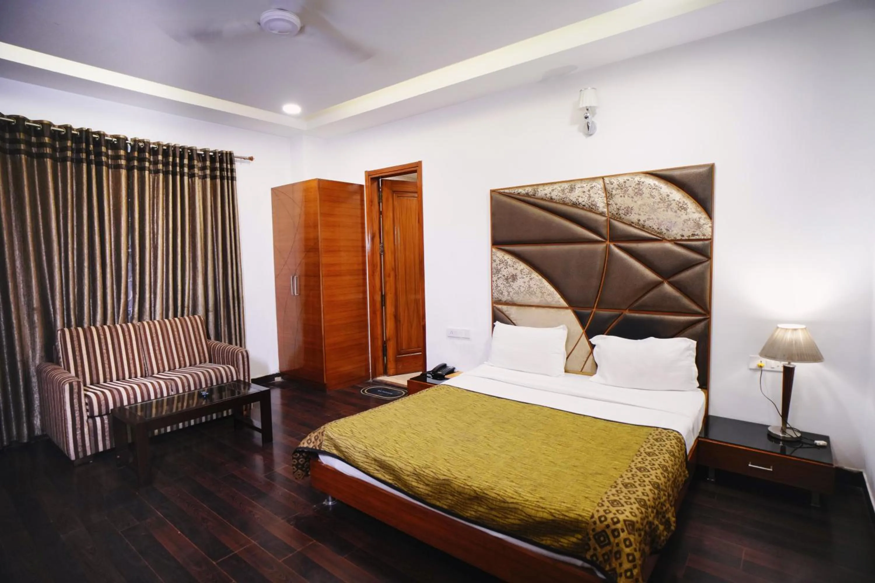 Bed in Hari's Court Inns & Hotels