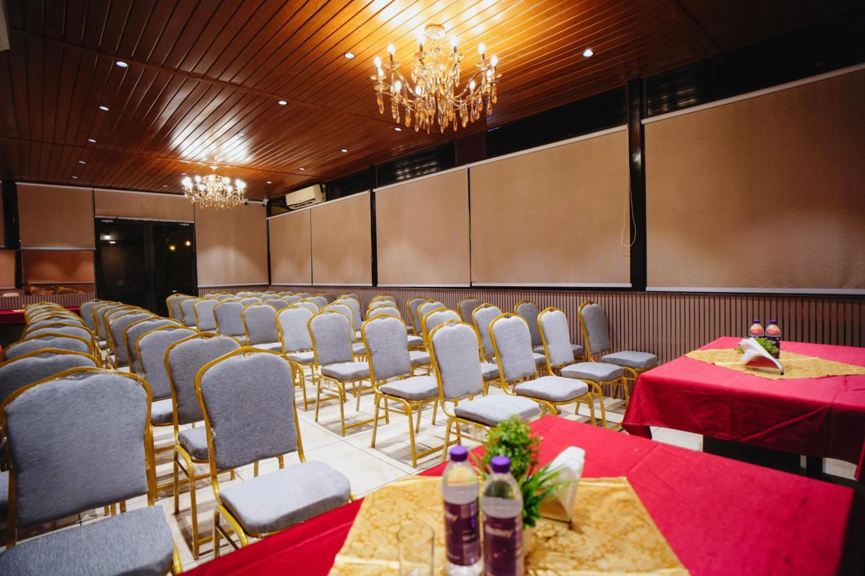 Hari's Court Inns & Hotels