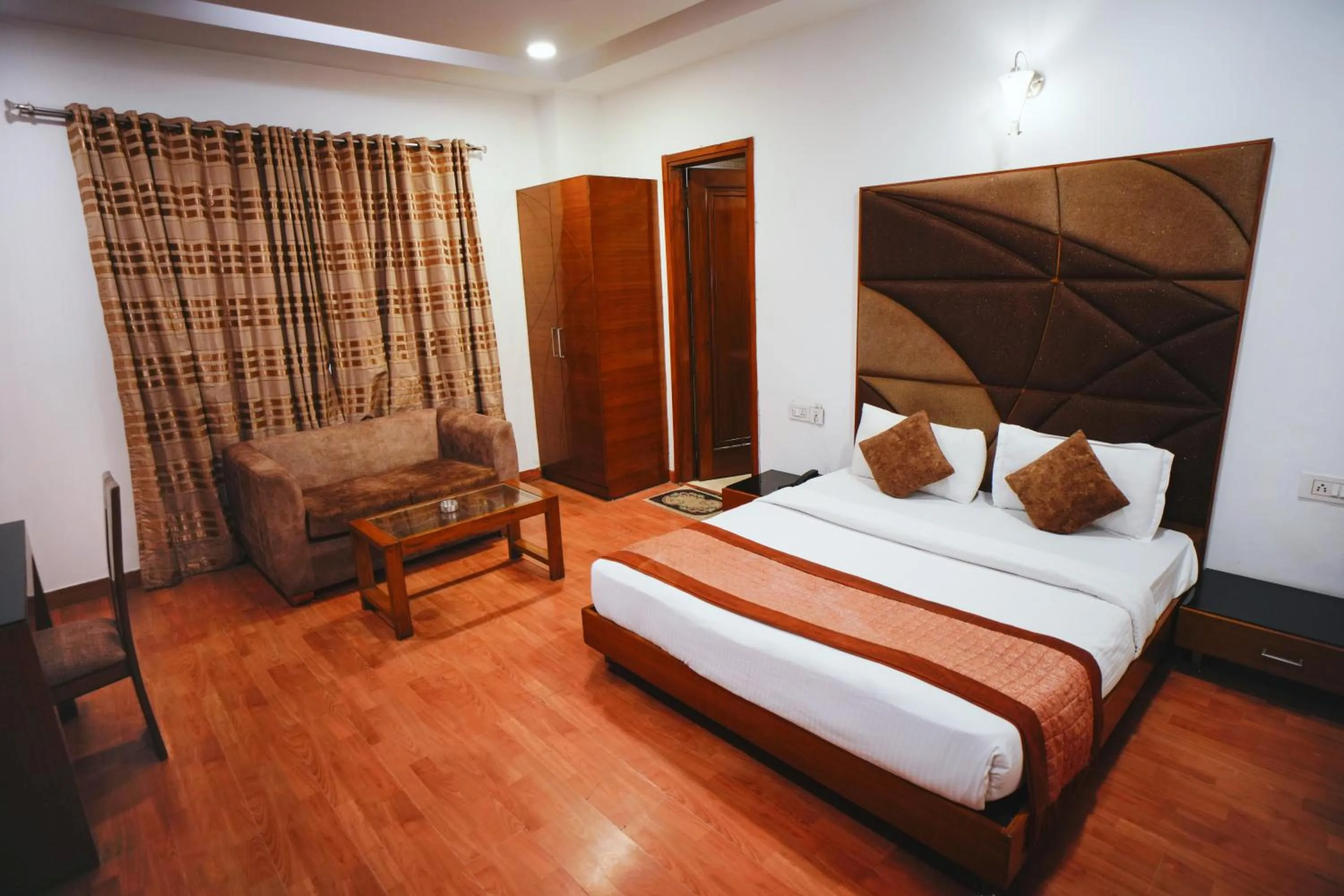 Bed in Hari's Court Inns & Hotels