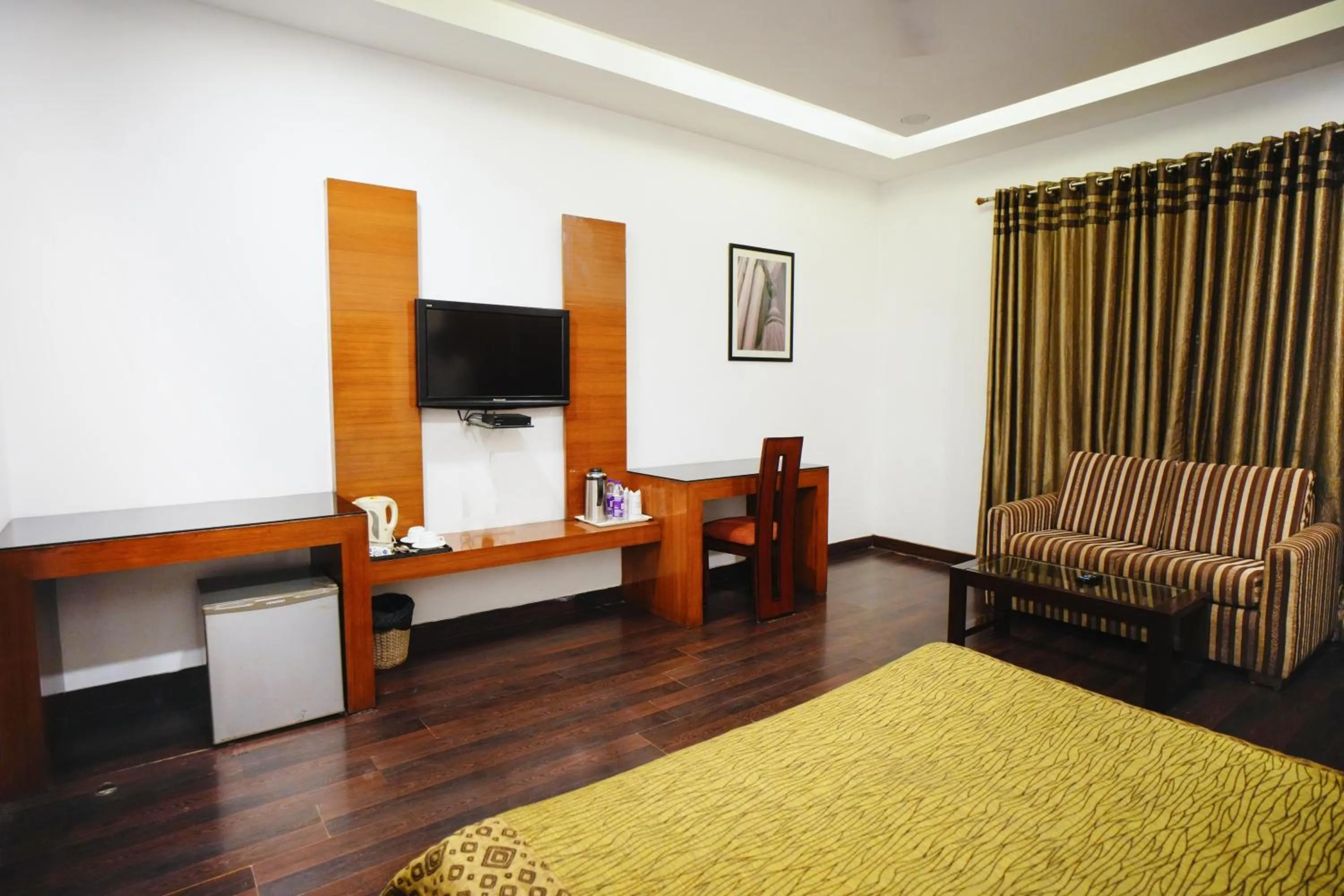 Bed in Hari's Court Inns & Hotels