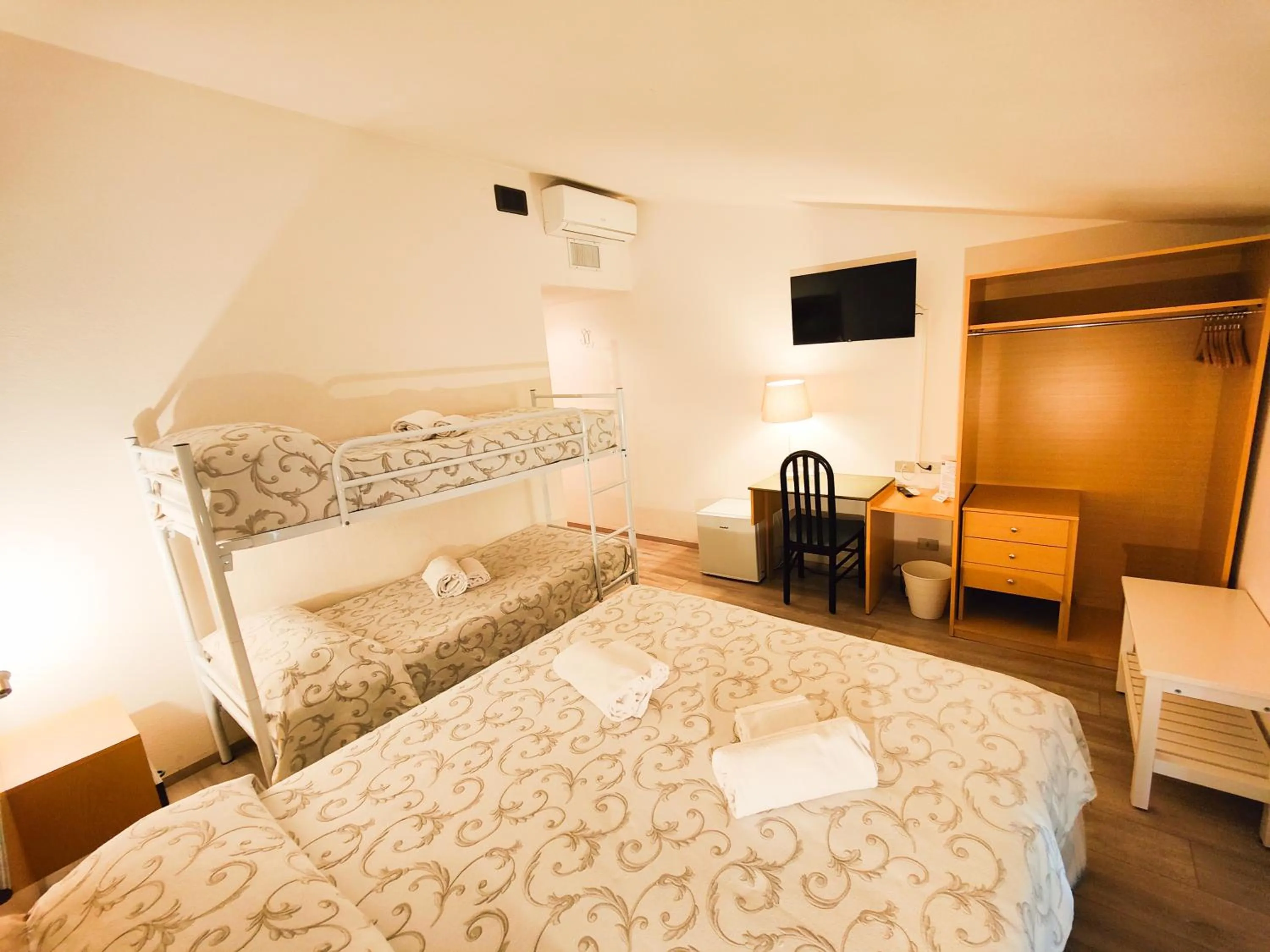 Bed in Albergo B&B Tenesi